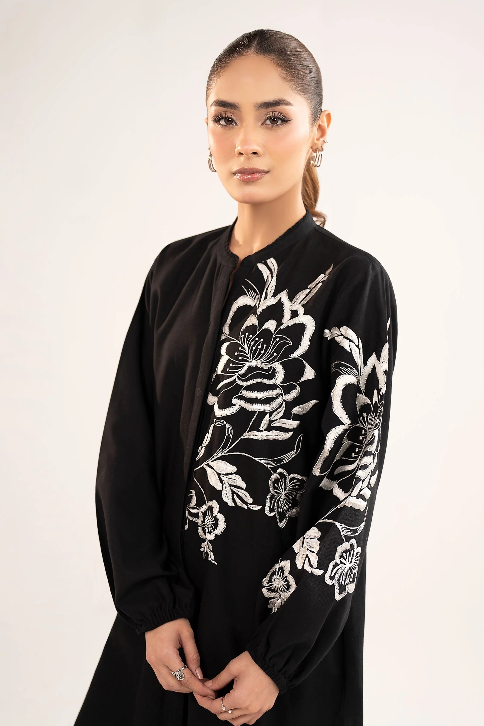 2 Pc Embroidered Khaddar Suit - Image 4