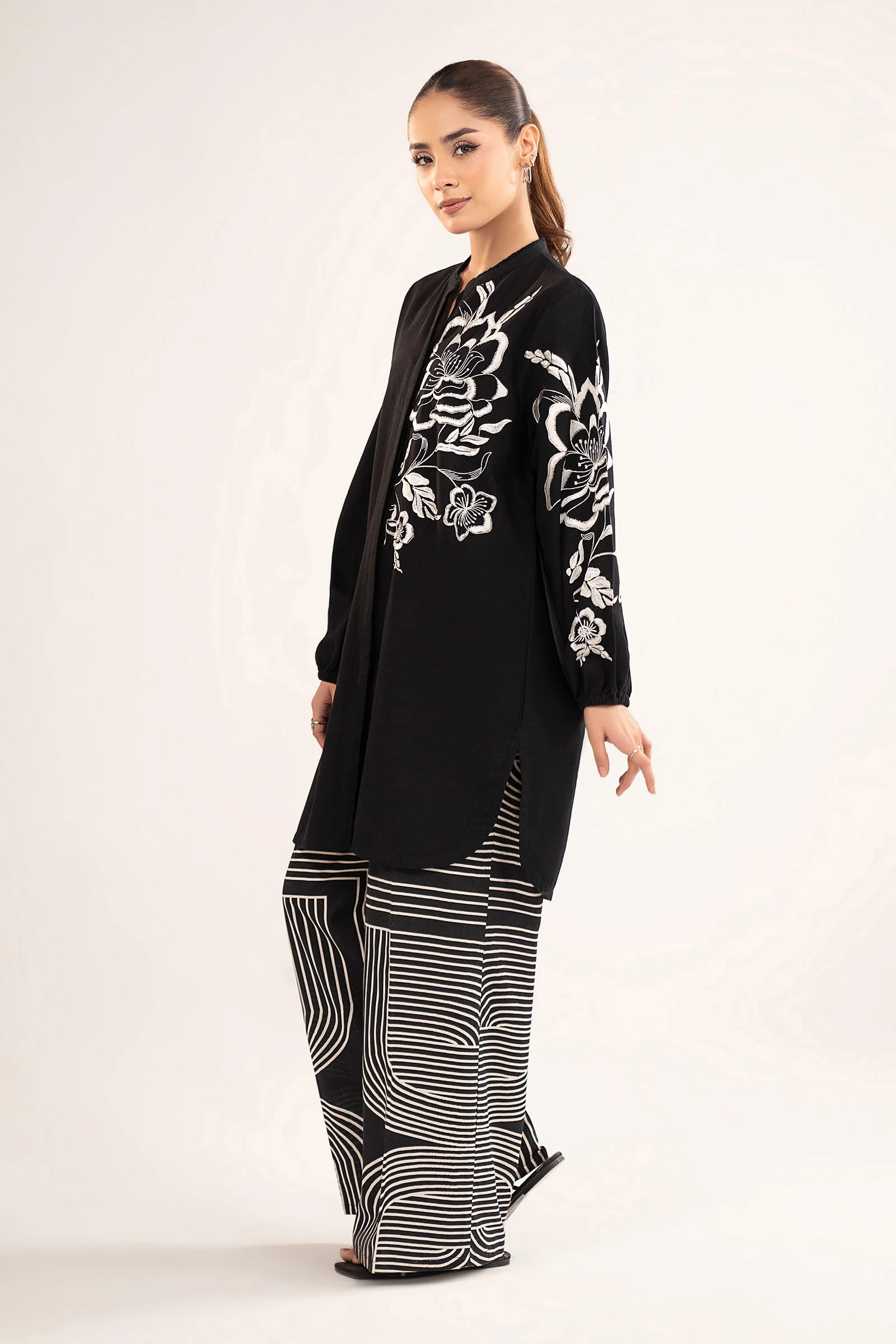 2 Pc Embroidered Khaddar Suit - Image 5