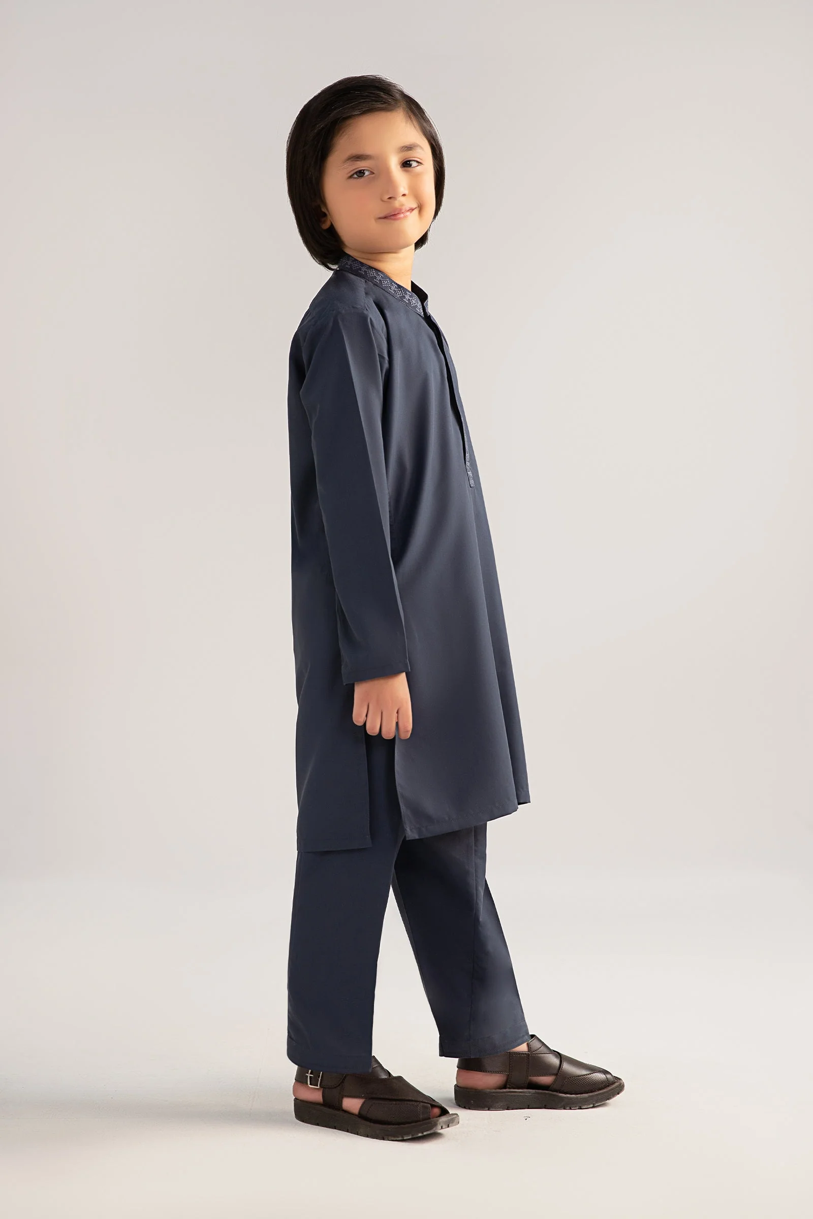 2 Piece Embroidered Blended Suit - Image 3