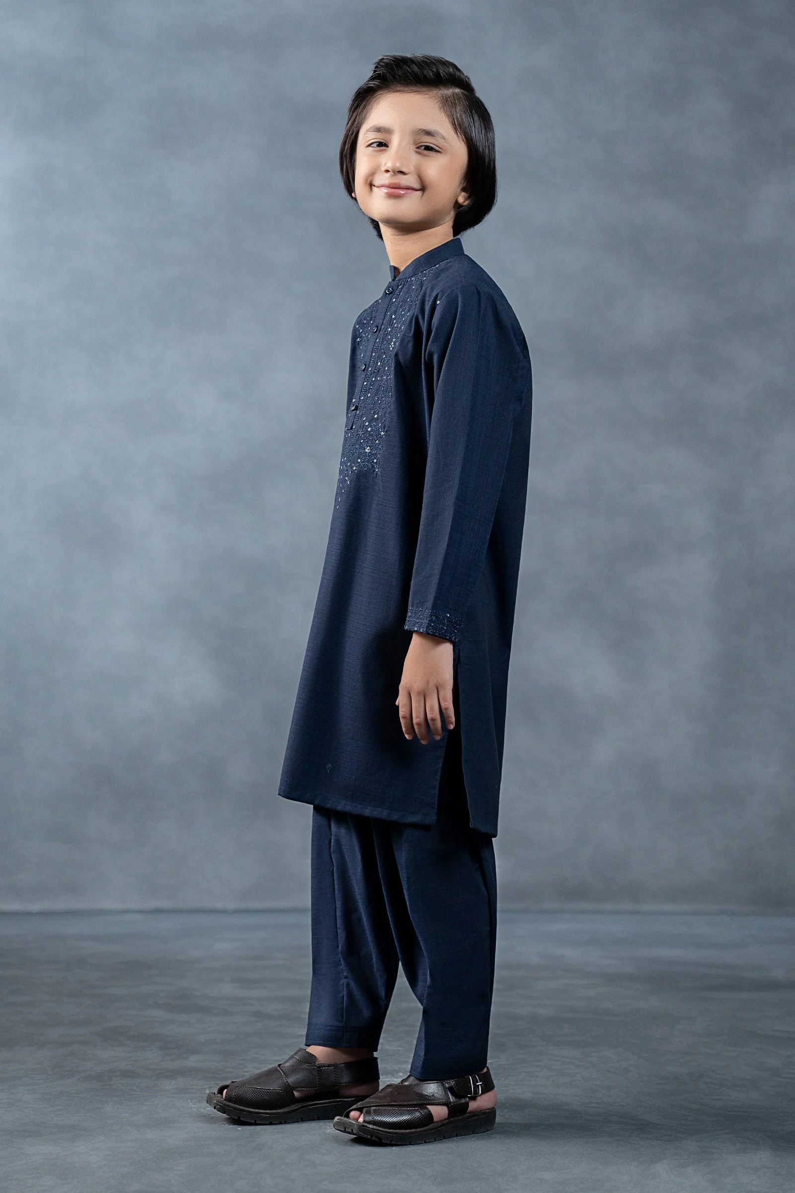 2 Piece Blemded Khaddar Suit - Image 4