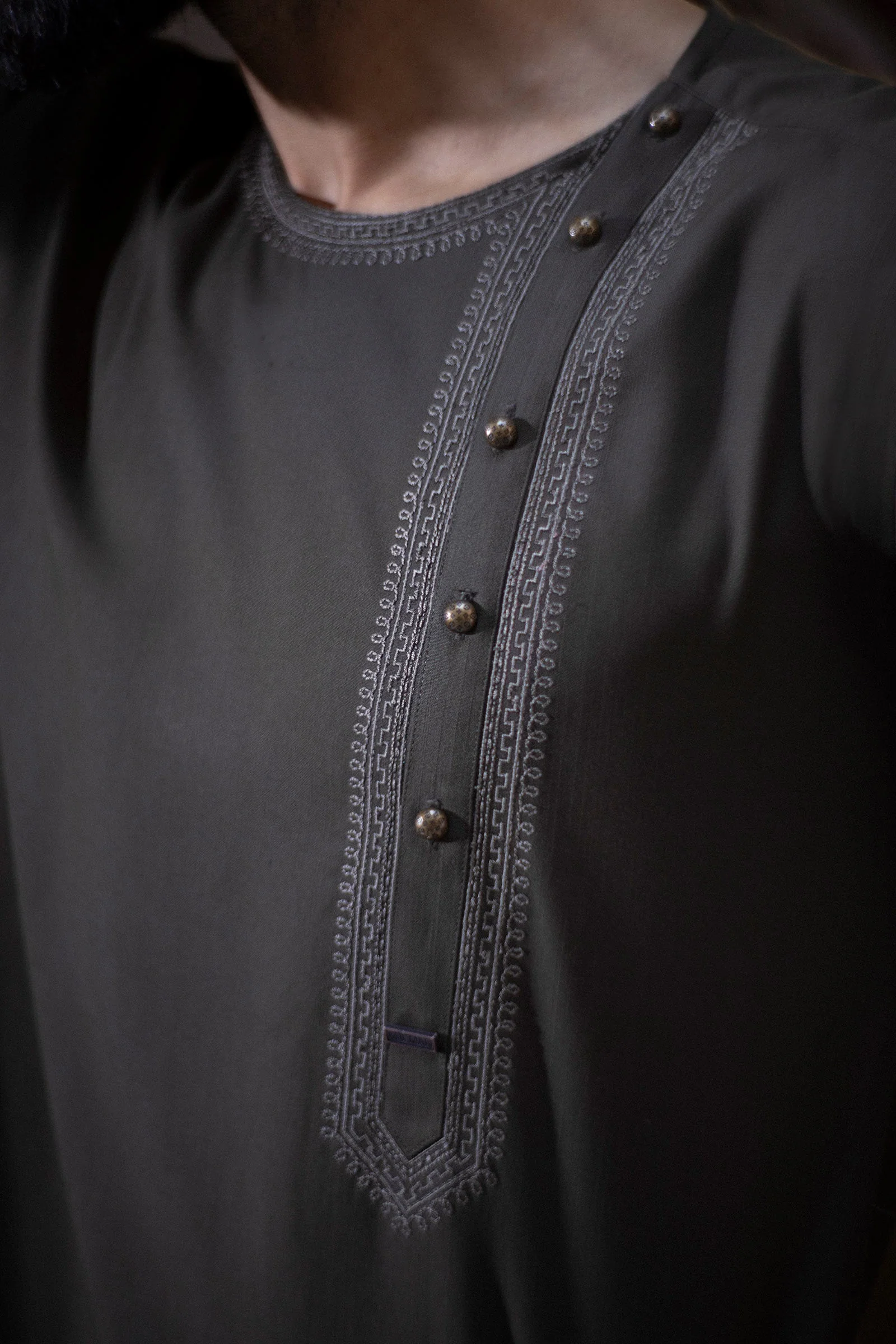 Embroidered Blended Kurta - Image 5