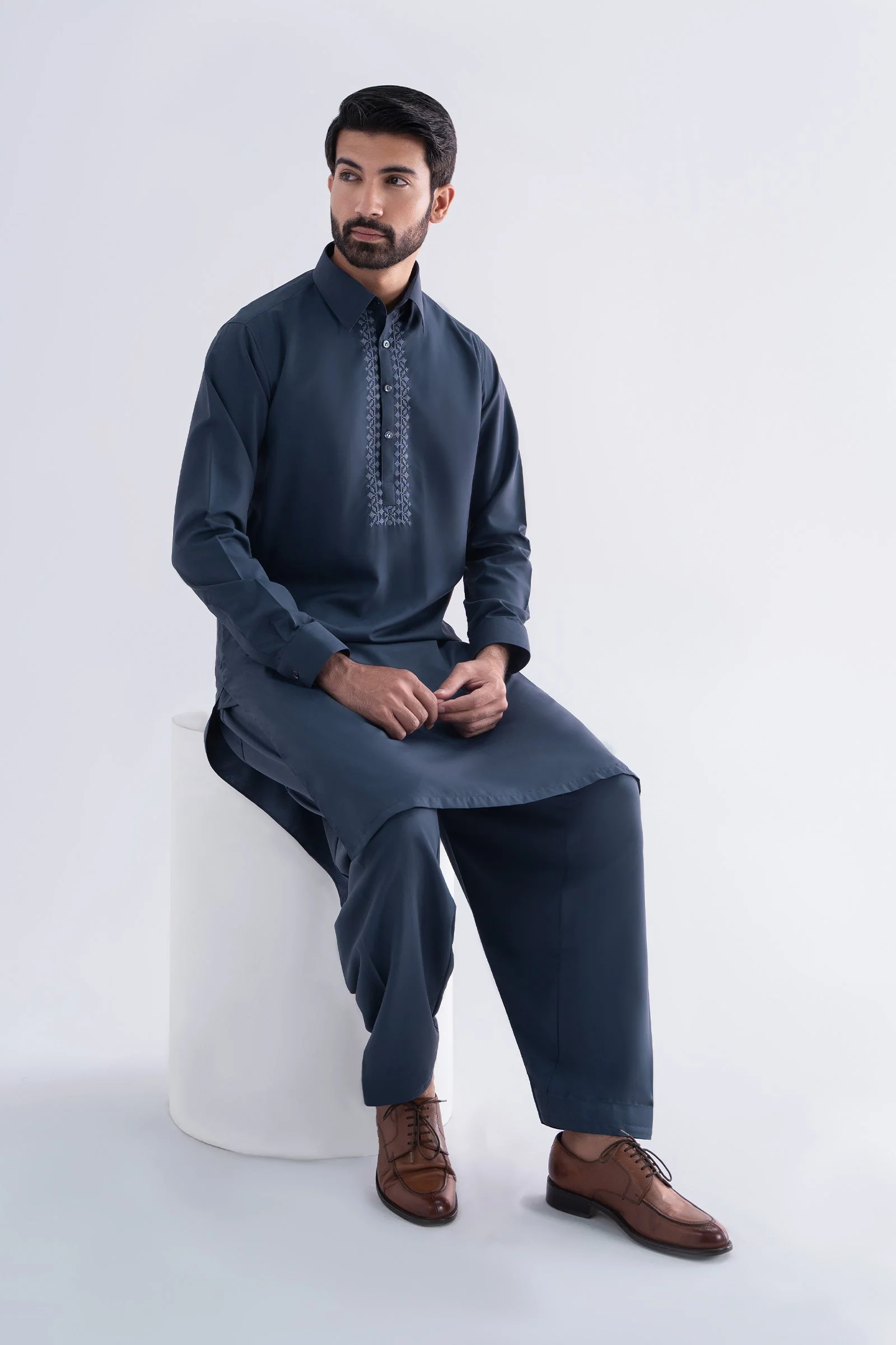2 Piece Embroidered Blended Suit - Image 3