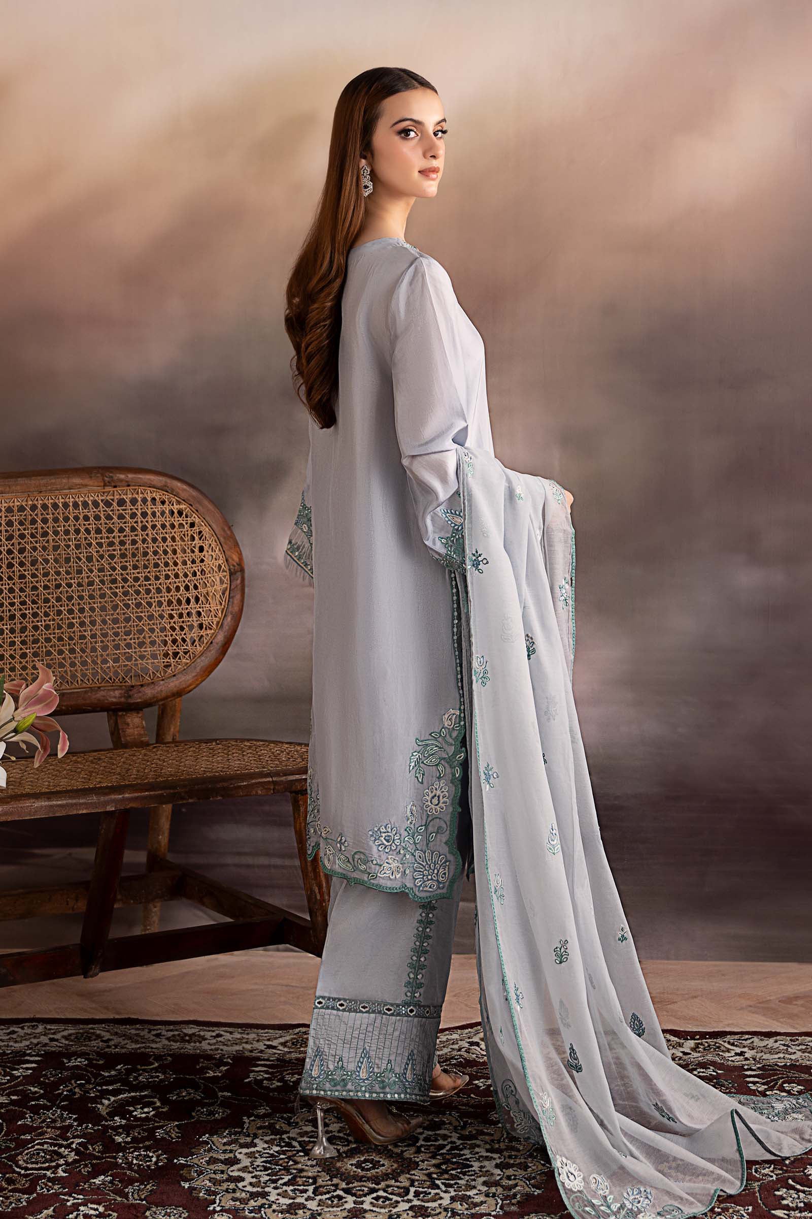 3 Piece Embroidered Tassel Silk Suit - Image 10