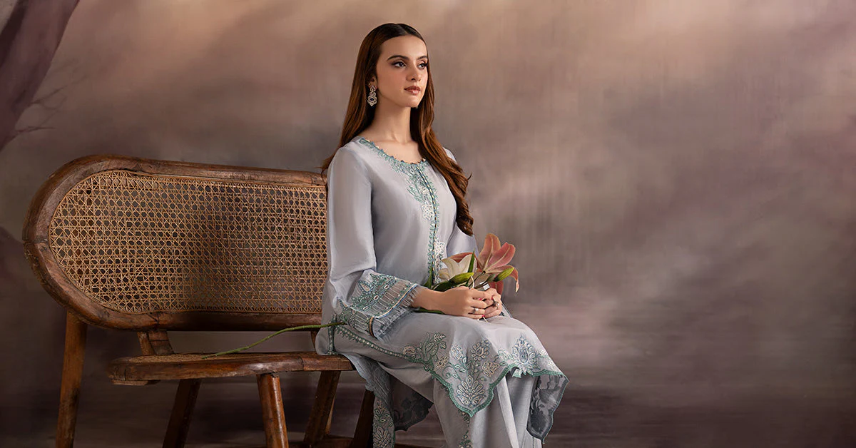 3 Piece Embroidered Tassel Silk Suit - Image 11