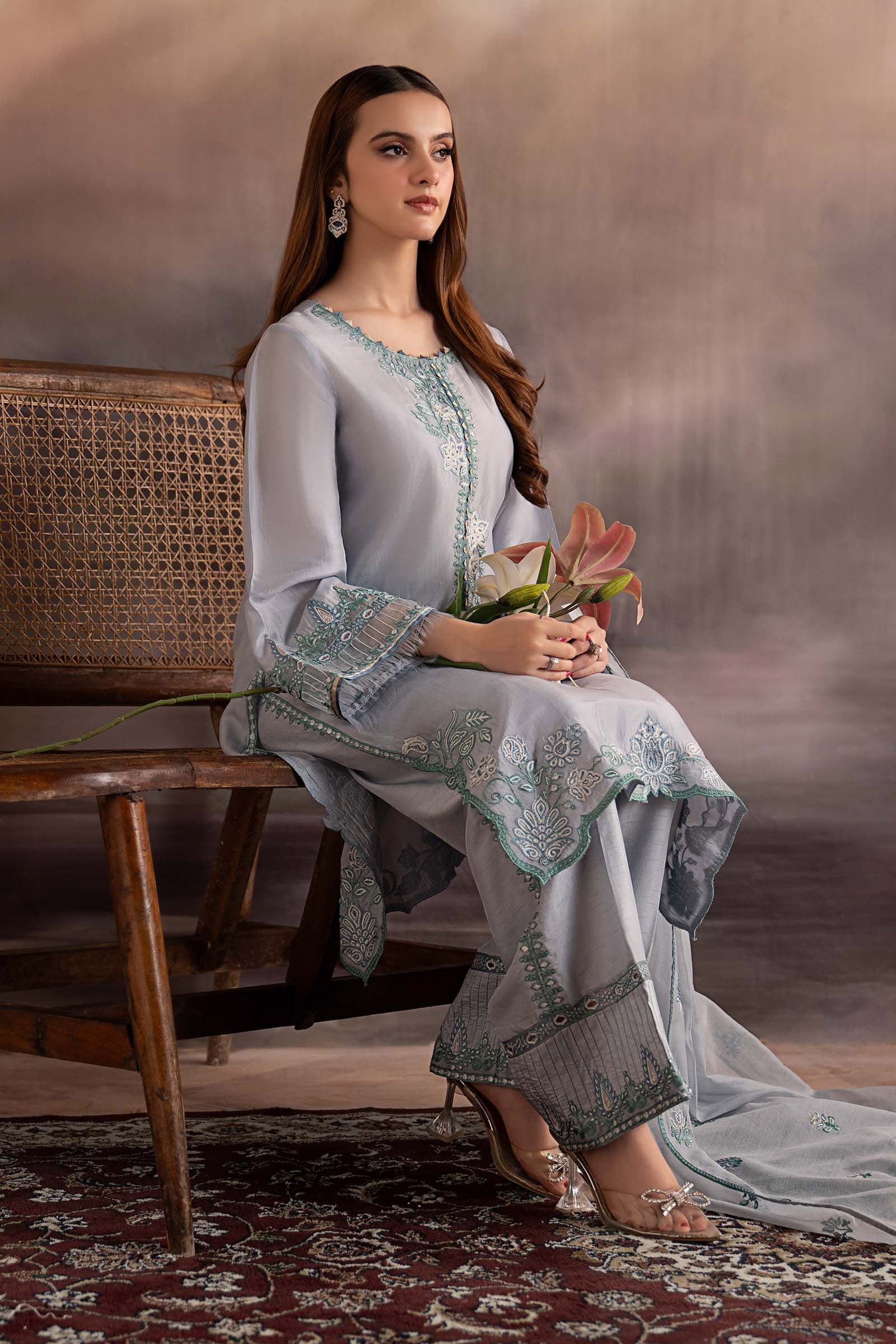 3 Piece Embroidered Tassel Silk Suit - Image 2
