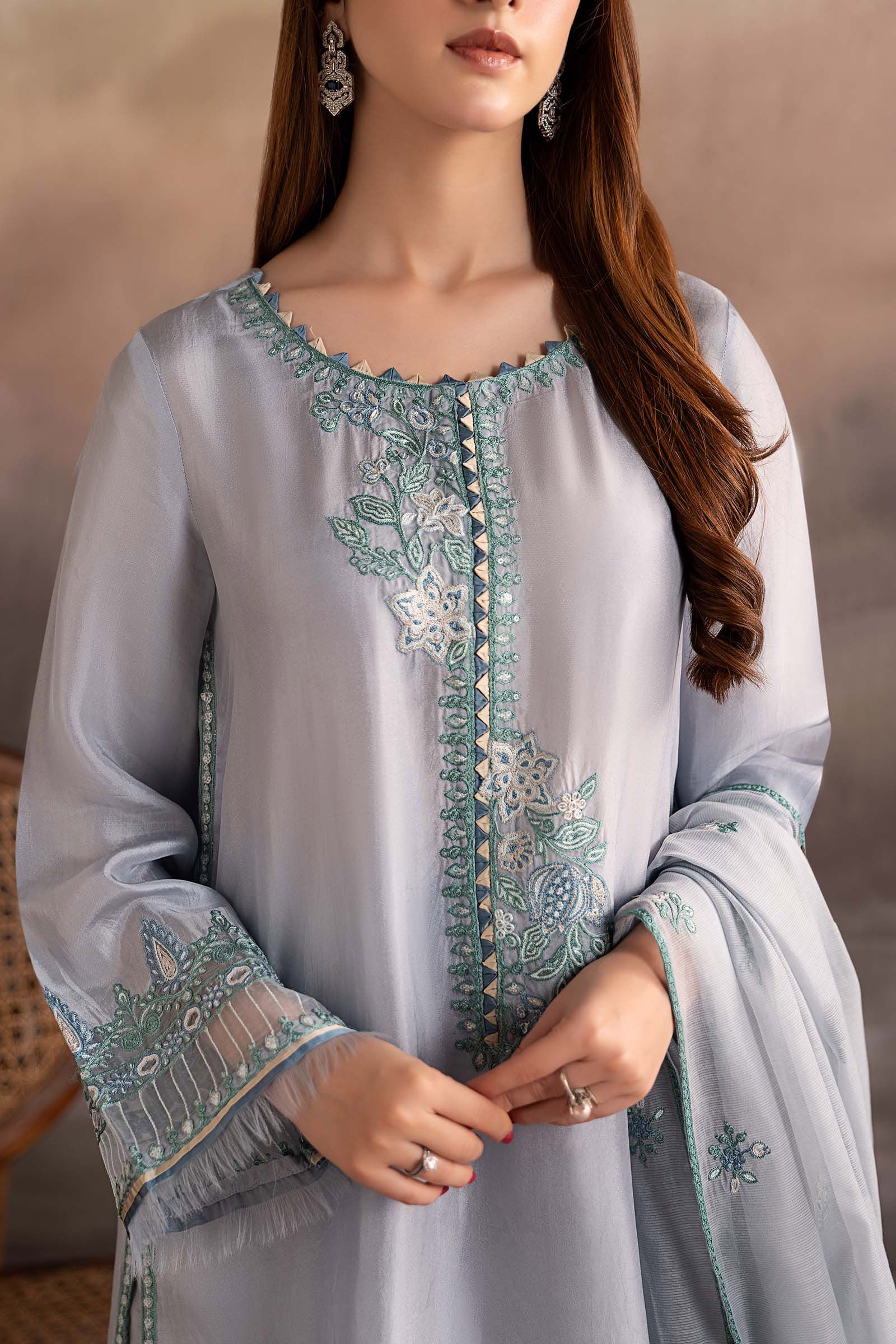 3 Piece Embroidered Tassel Silk Suit - Image 4