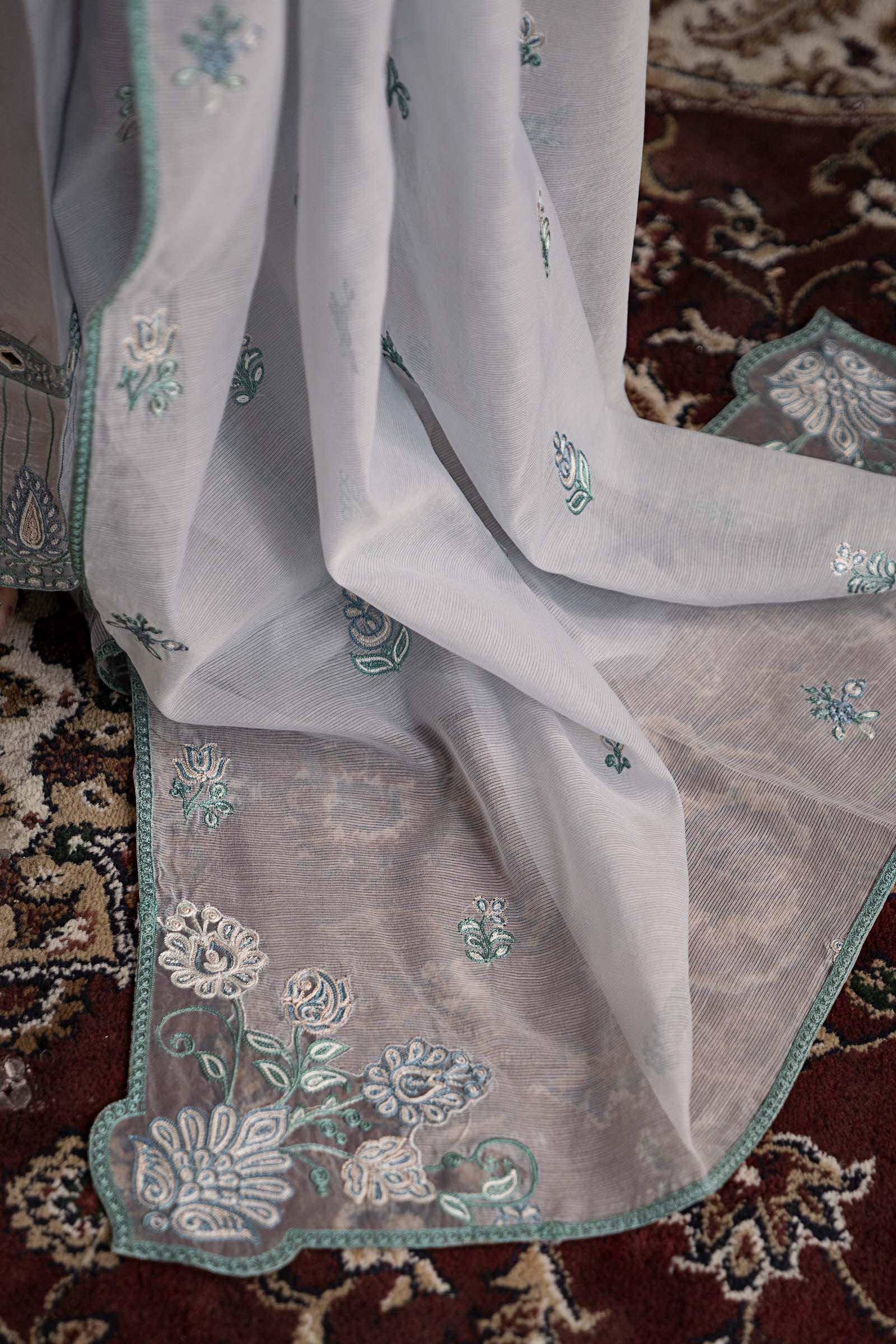 3 Piece Embroidered Tassel Silk Suit - Image 6