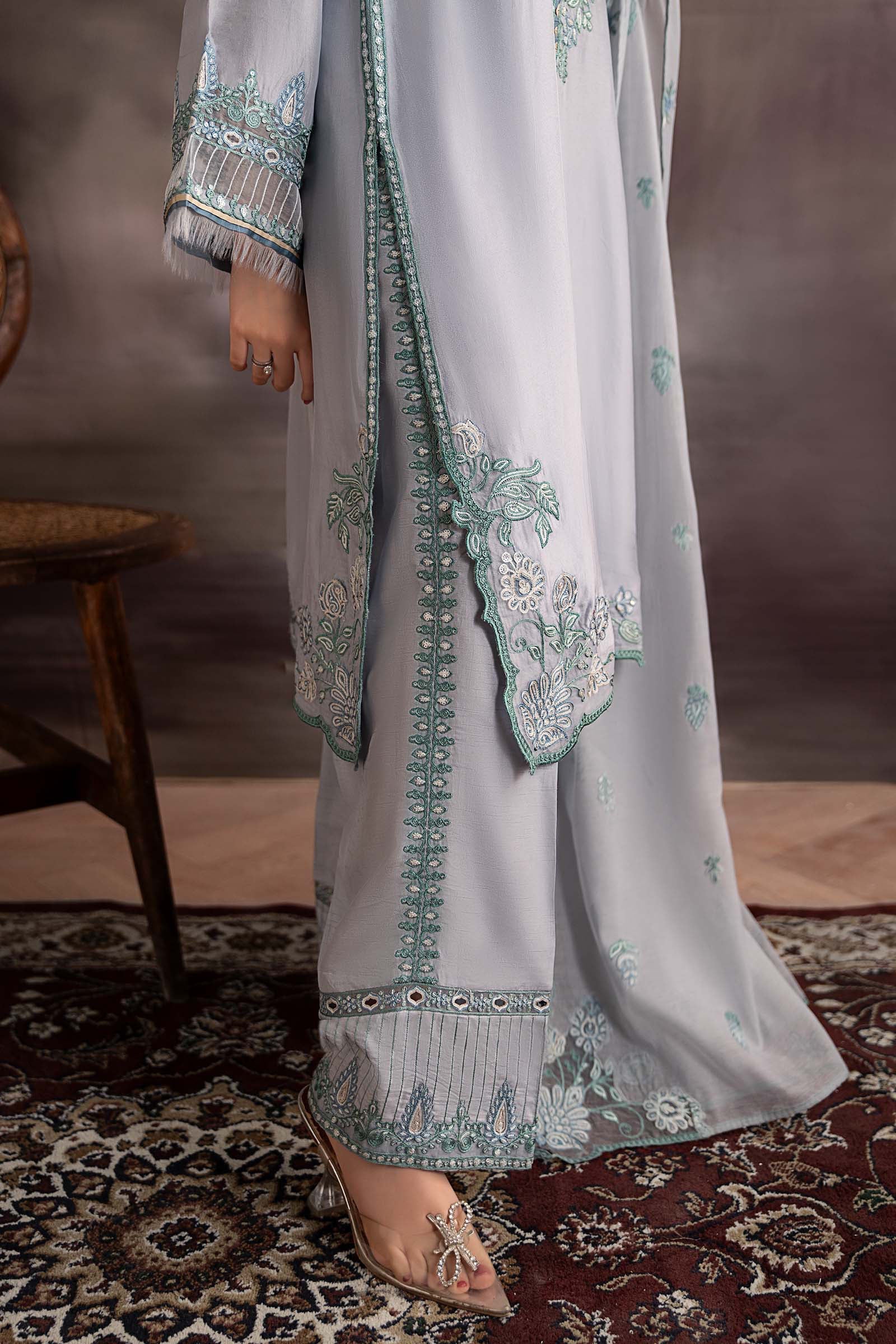 3 Piece Embroidered Tassel Silk Suit - Image 8