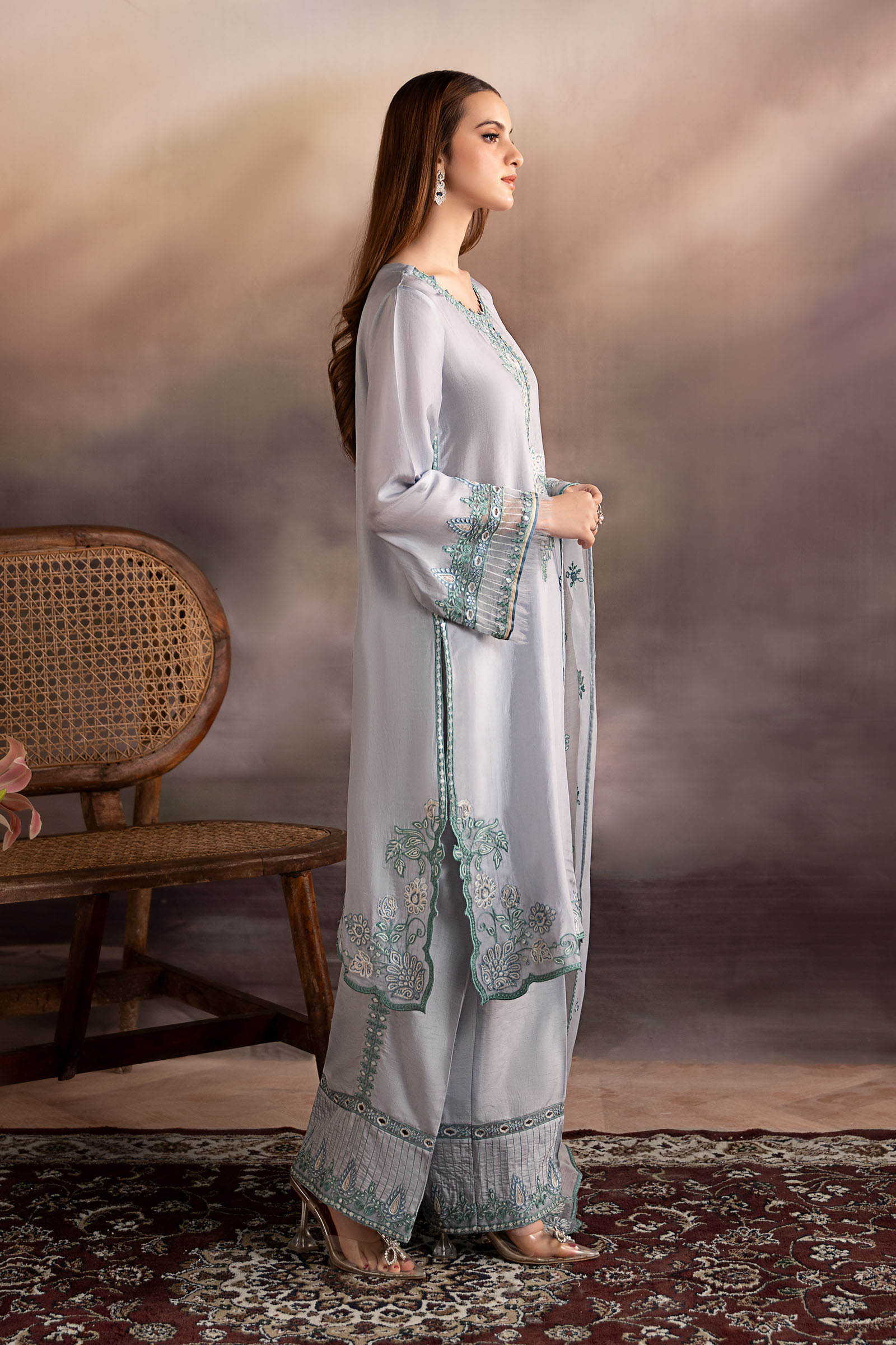 3 Piece Embroidered Tassel Silk Suit - Image 9