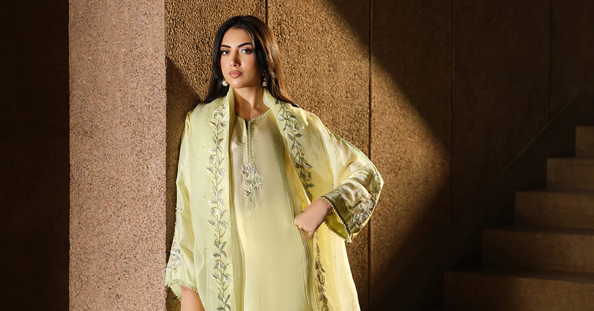 3 Piece Embroidered Tassel Silk Suit - Image 7