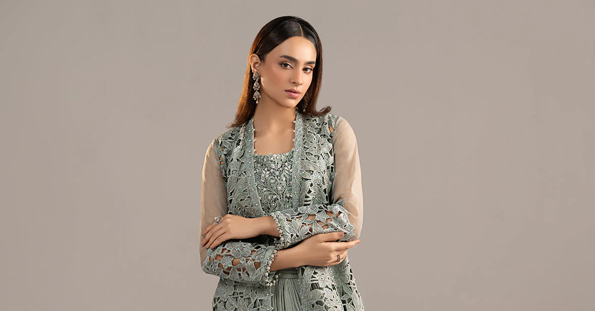 3 Piece Embroidered Zari Organza Suit - Image 11