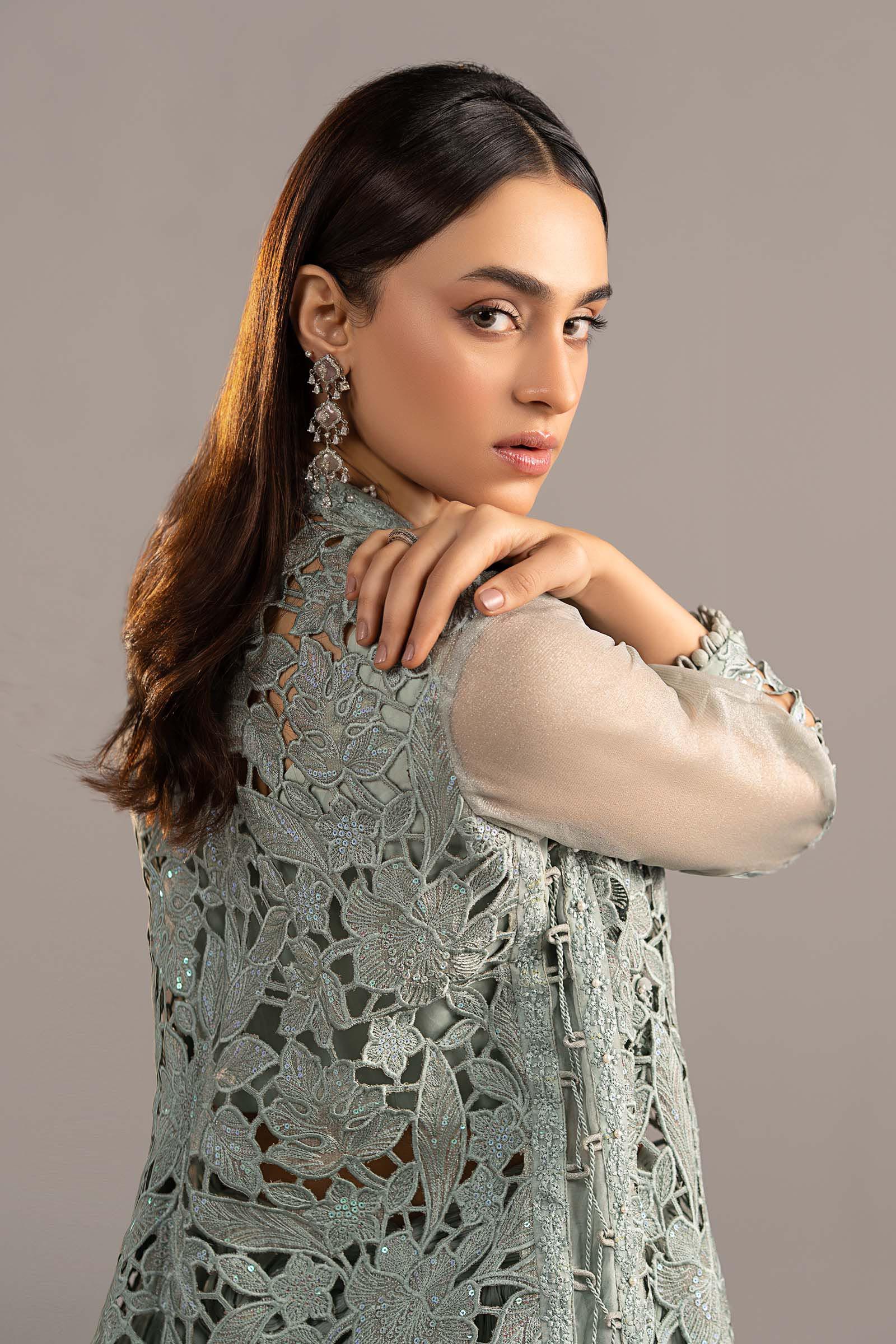 3 Piece Embroidered Zari Organza Suit - Image 4