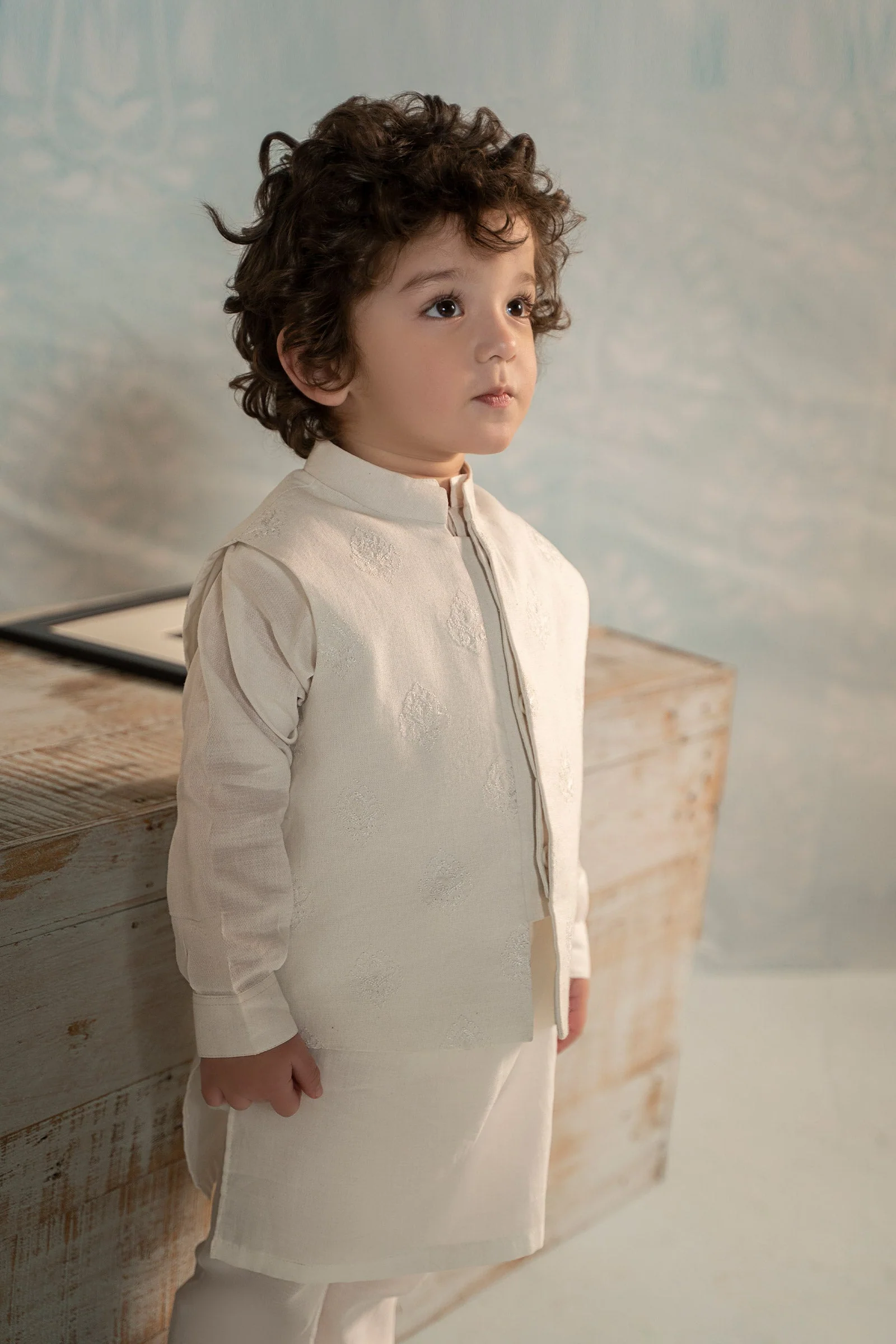 Embroidered Dobby Suit - Image 3