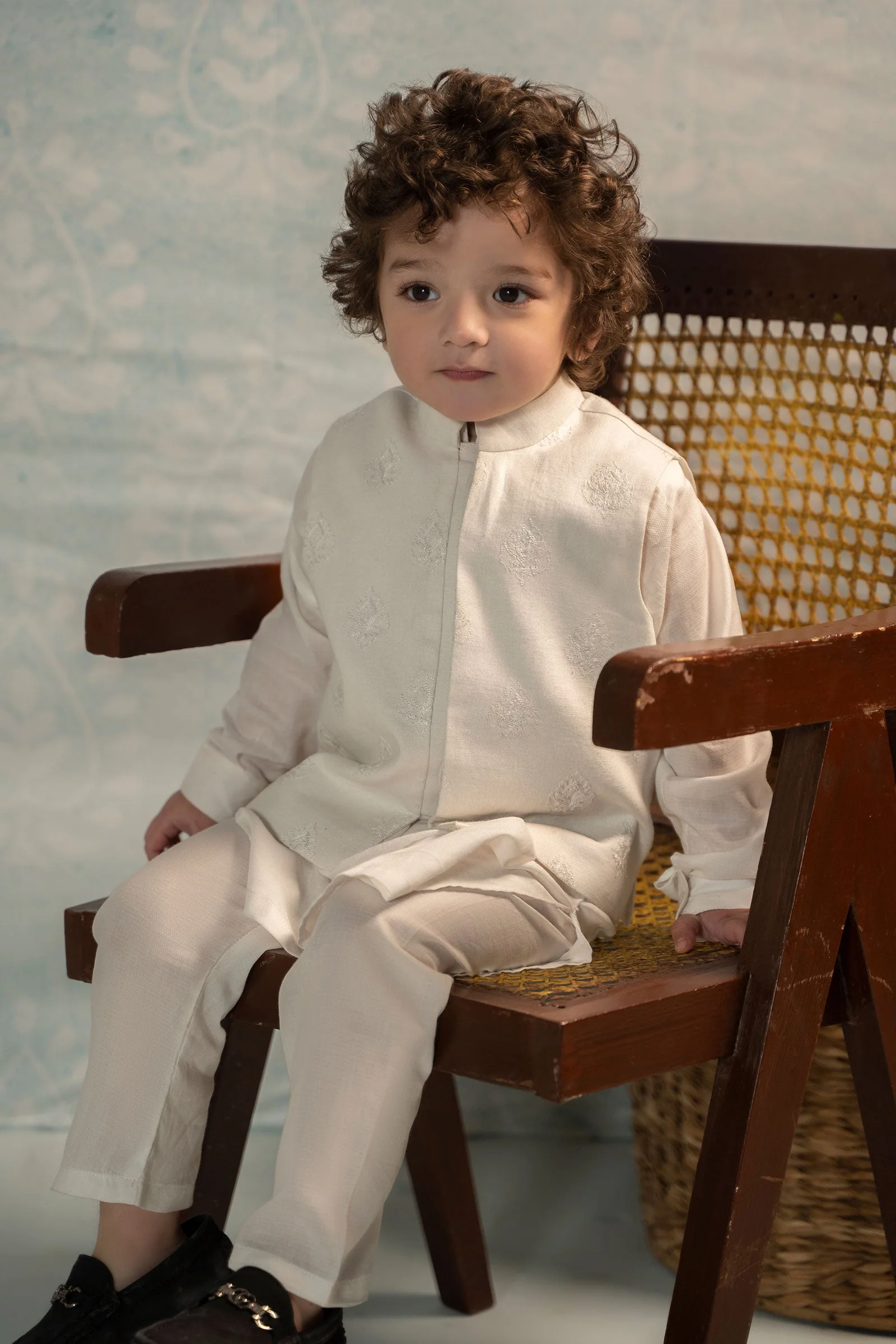 Embroidered Dobby Suit - Image 4