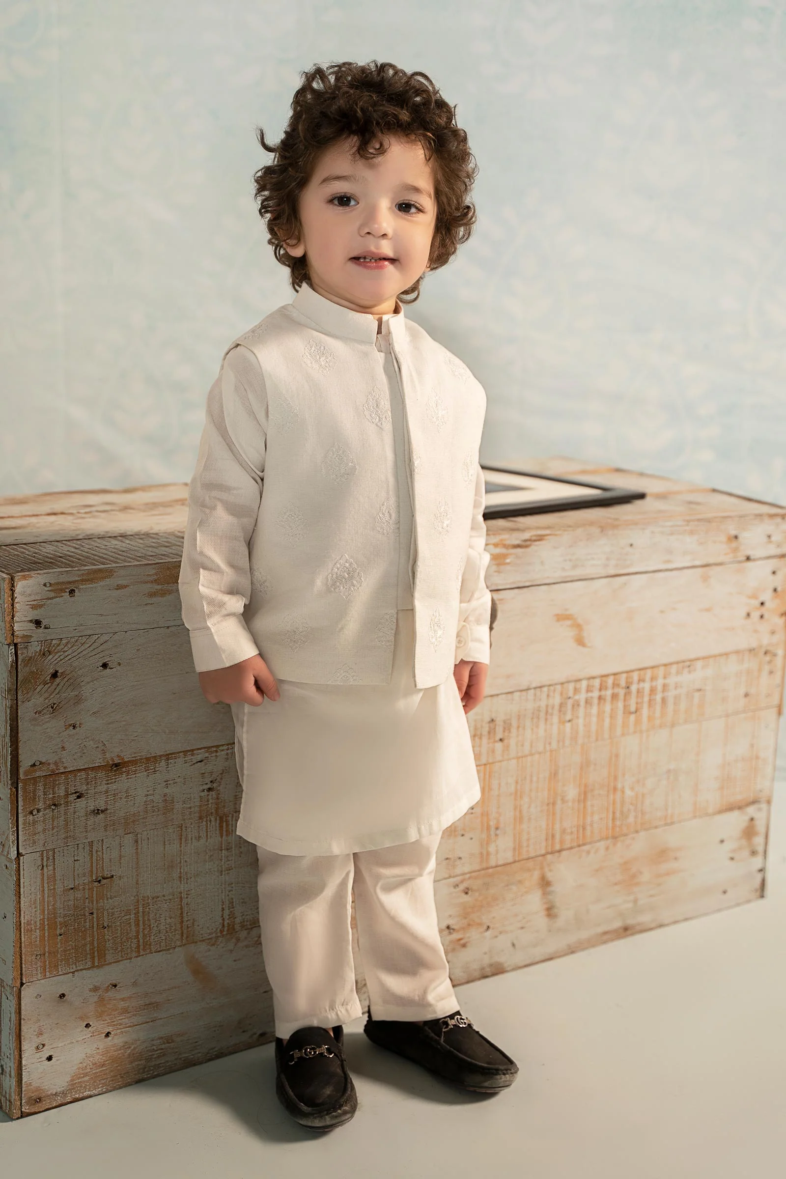 Embroidered Dobby Suit - Image 9