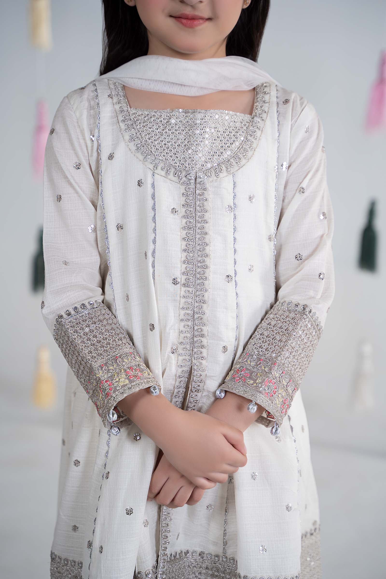 3 Piece Embroidered Lawn Suit - Image 4