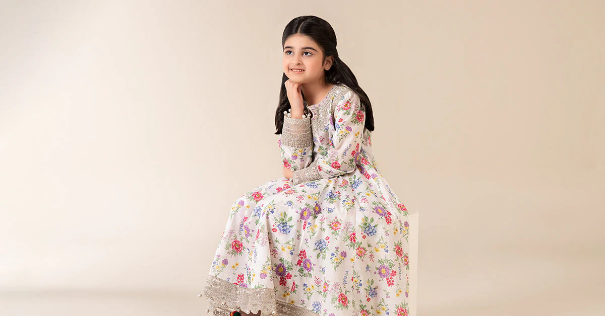 3 Piece Embroidered Lawn Suit - Image 8