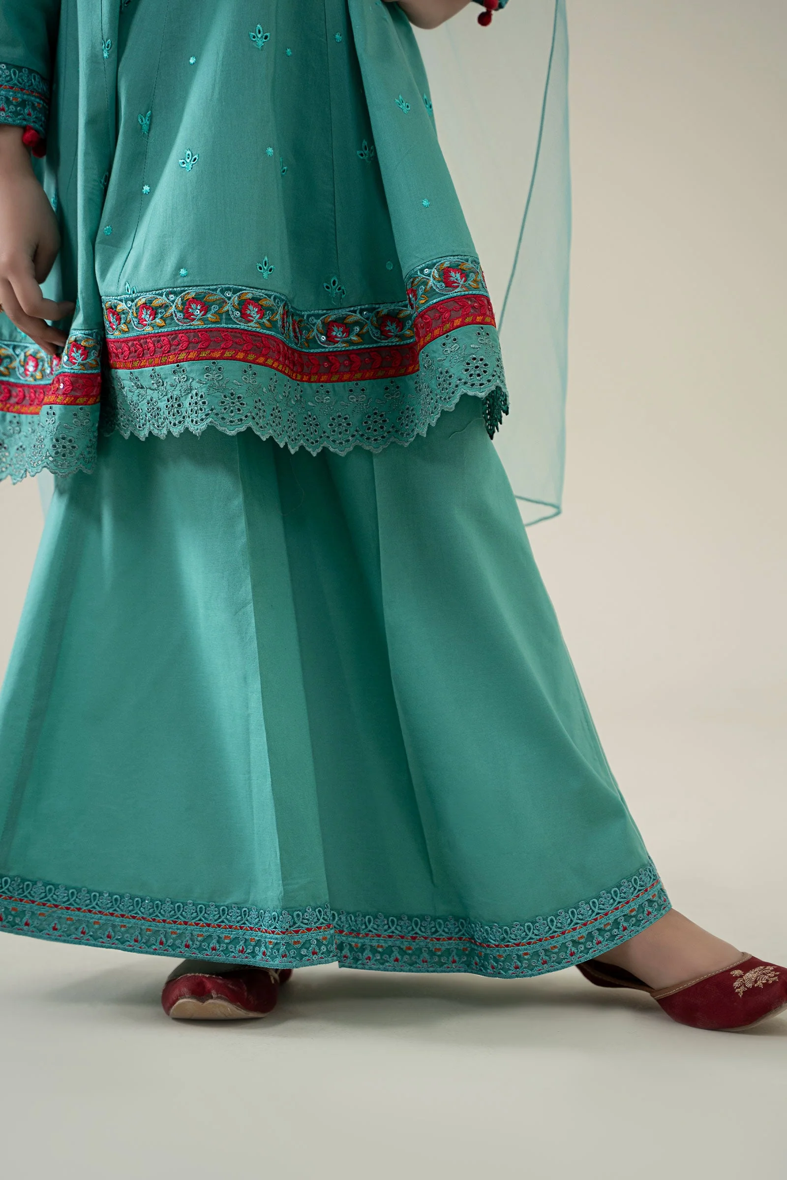3 Piece Embroidered Lawn Suit - Image 4