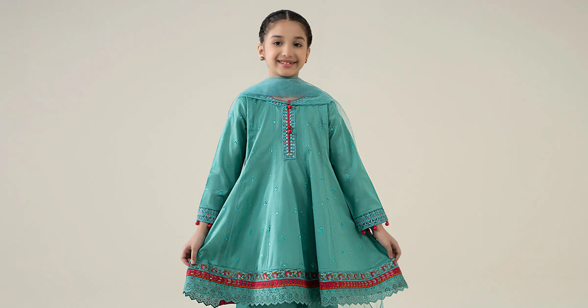 3 Piece Embroidered Lawn Suit - Image 8