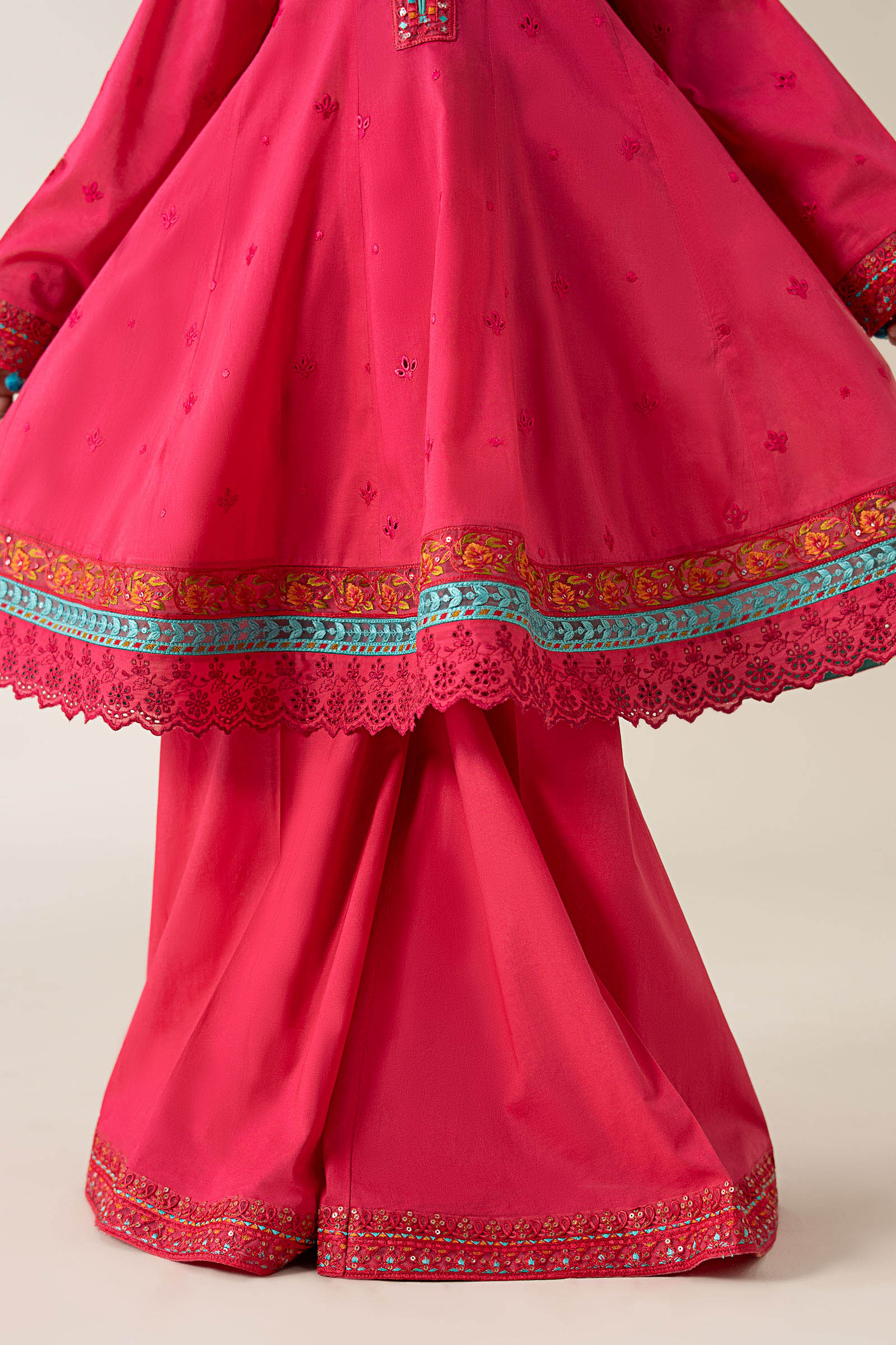 3 Piece Embroidered Lawn Suit - Image 4
