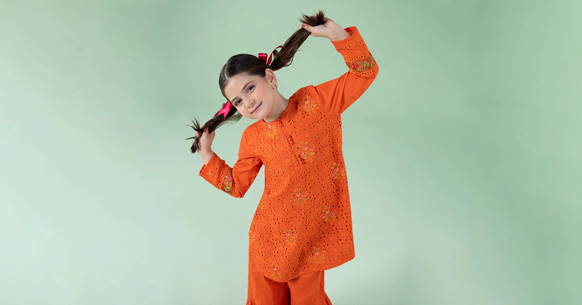 3 Piece Embroidered Lawn Suit - Image 8