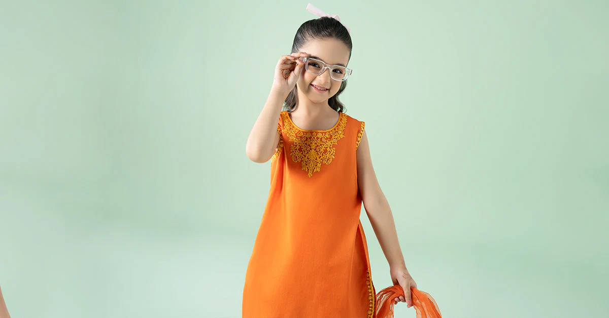 3 Piece Embroidered Lawn Suit - Image 7