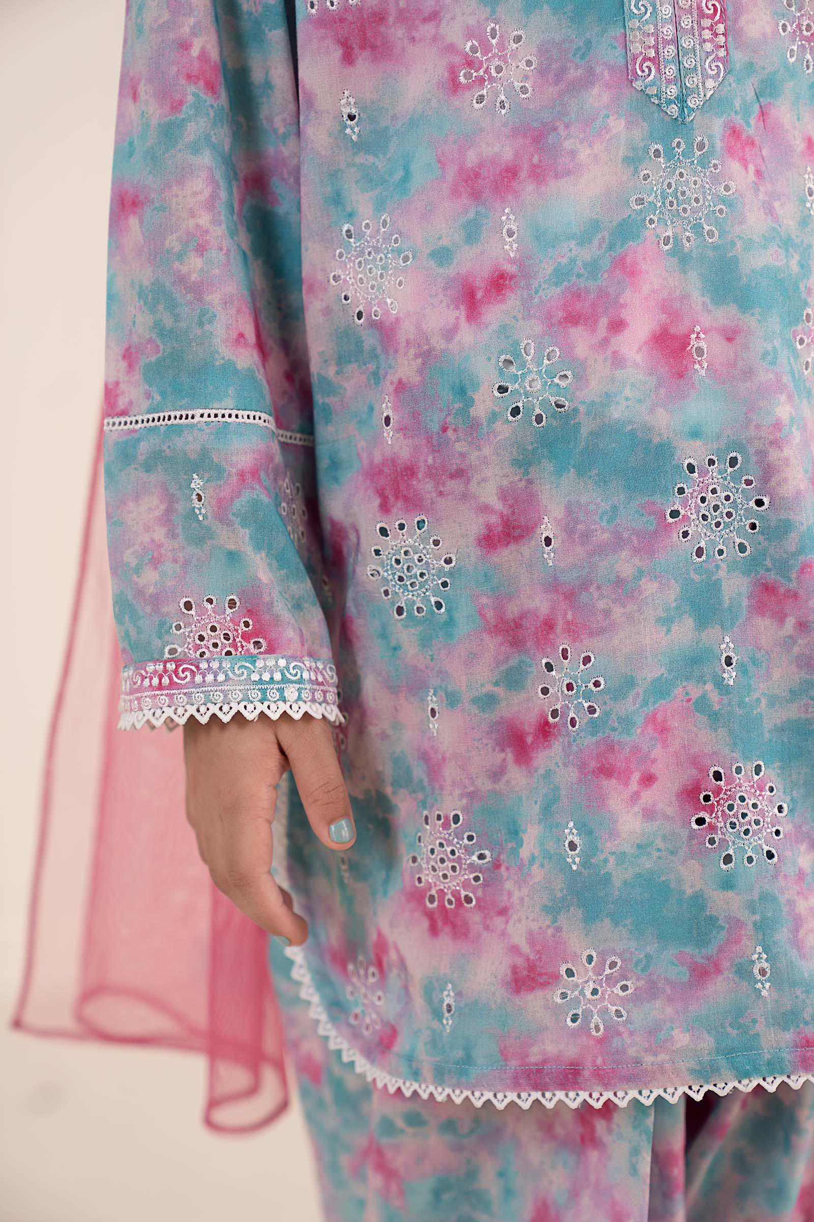 3 Piece Embroidered Lawn Suit - Image 4