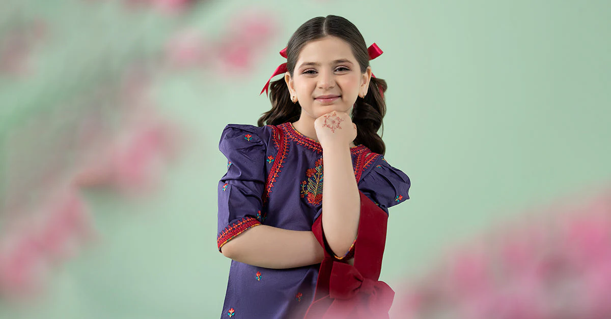 3 Piece Embroidered Lawn Suit - Image 7