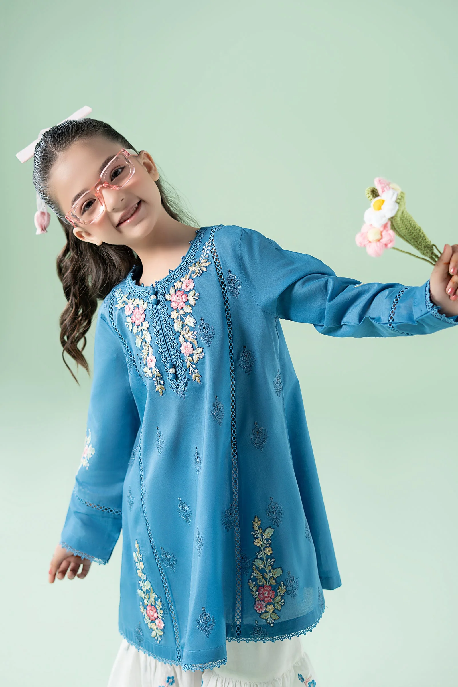 3 Piece Embroidered Lawn Suit - Image 2