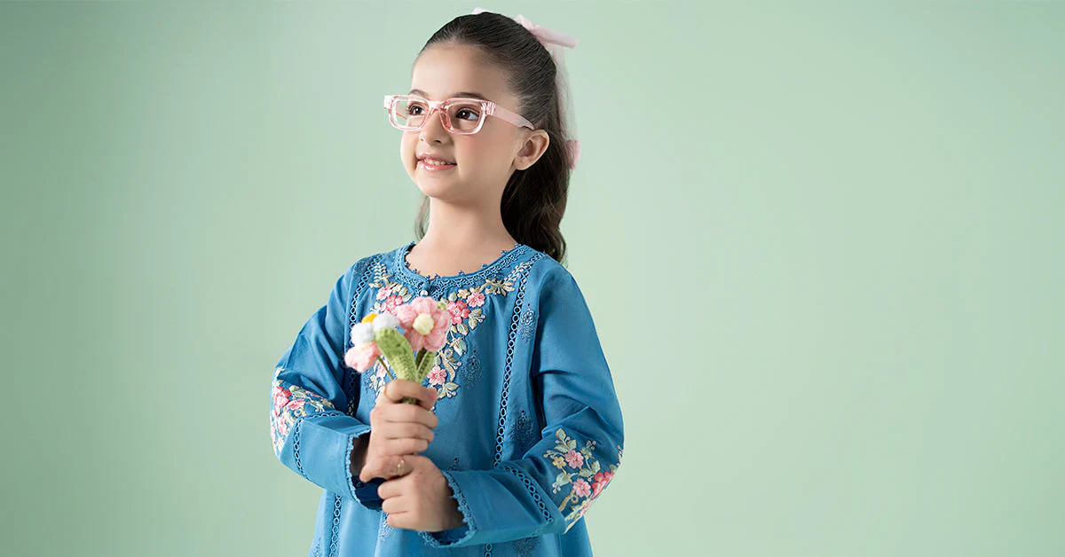 3 Piece Embroidered Lawn Suit - Image 6