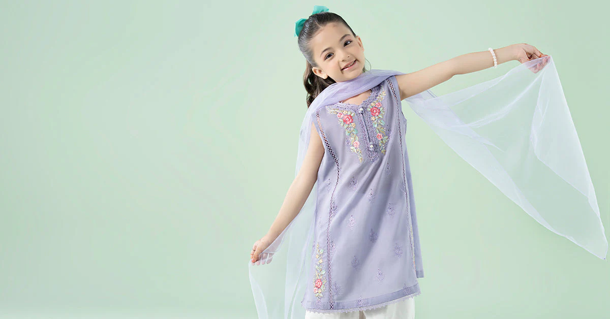 3 Piece Embroidered Lawn Suit - Image 10