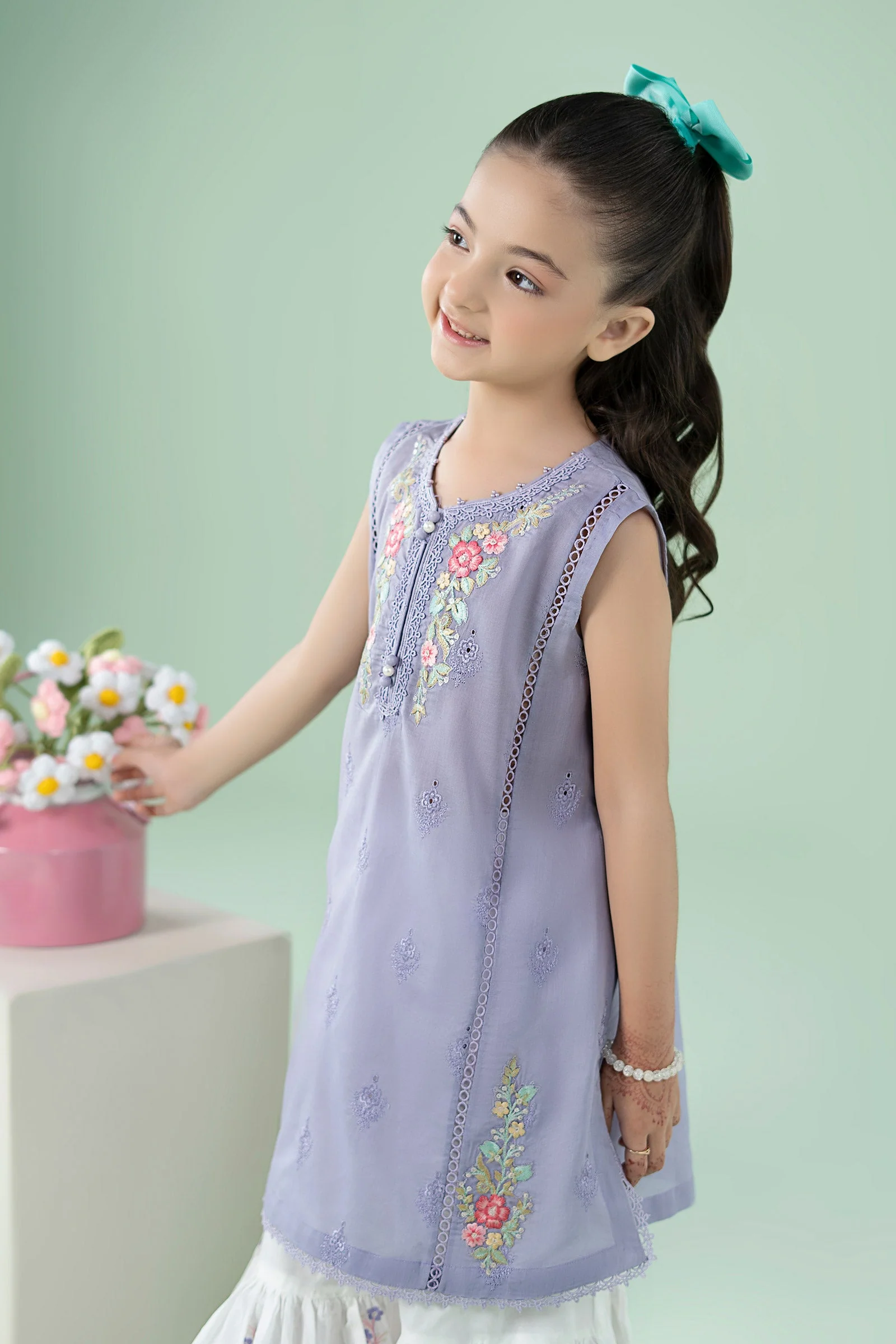 3 Piece Embroidered Lawn Suit - Image 3