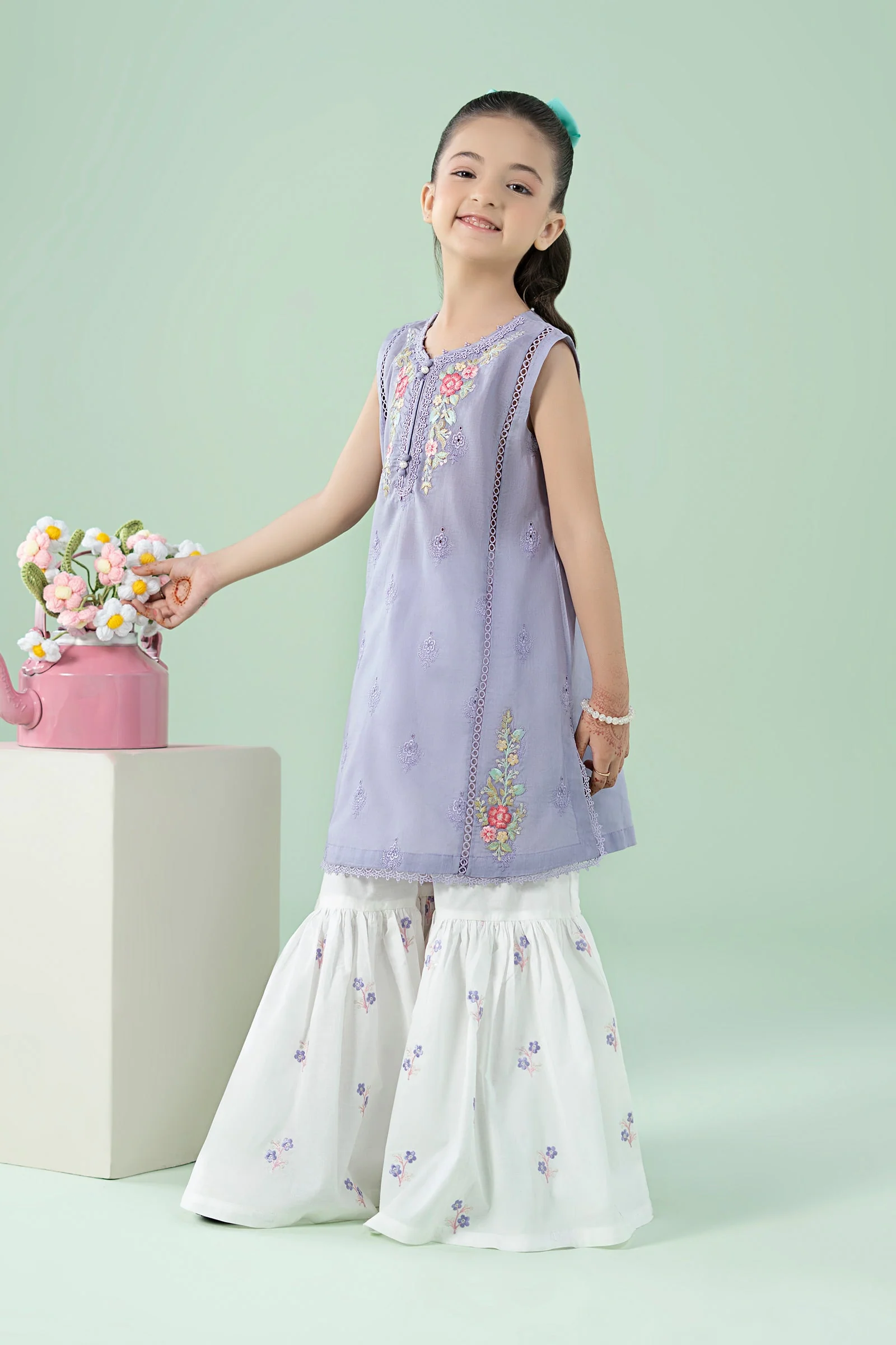 3 Piece Embroidered Lawn Suit - Image 7