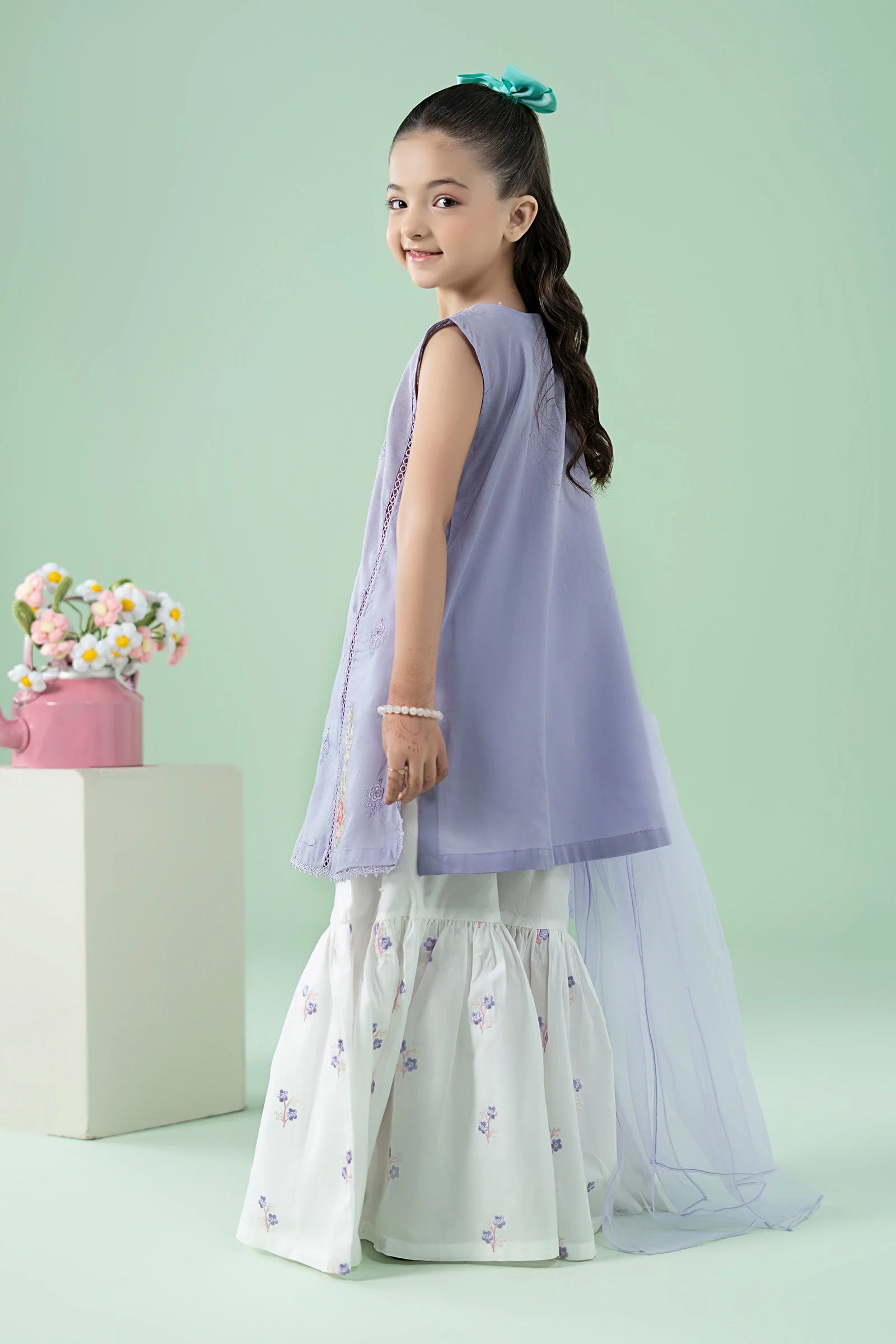 3 Piece Embroidered Lawn Suit - Image 9