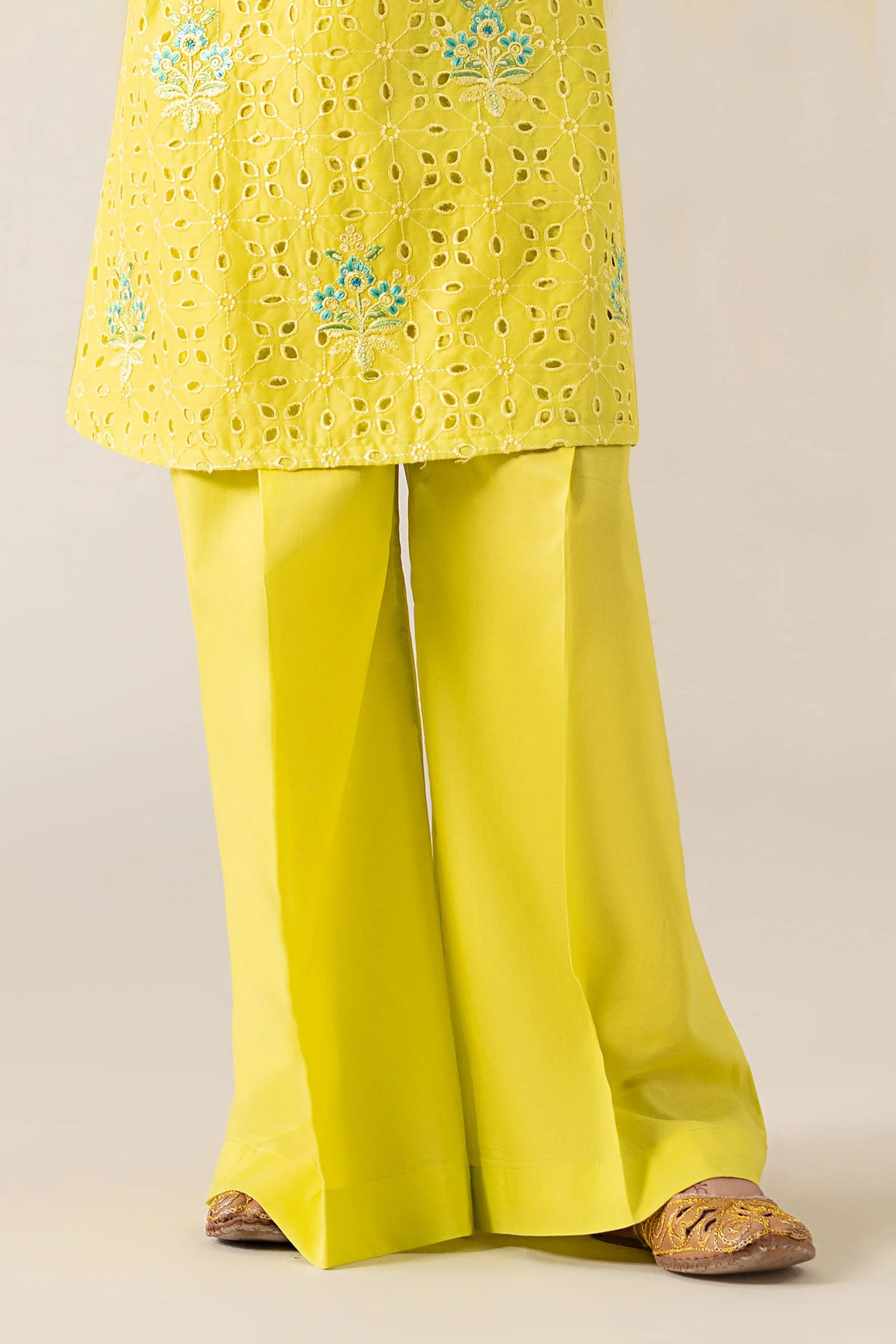 3 Piece Embroidered Lawn Suit - Image 5