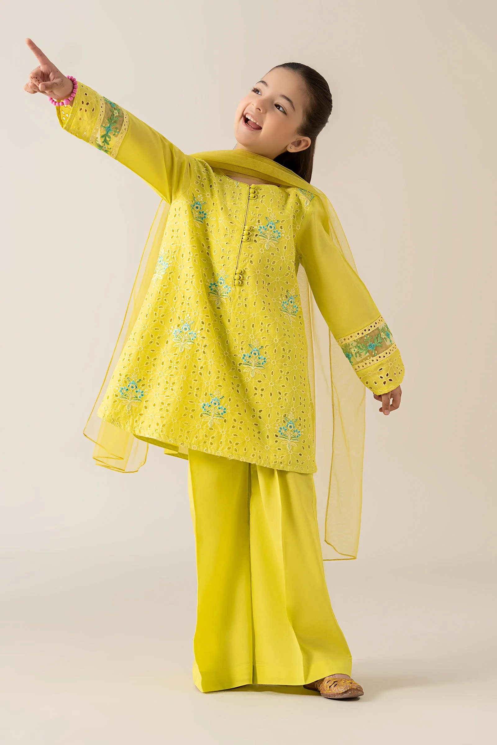 3 Piece Embroidered Lawn Suit - Image 6