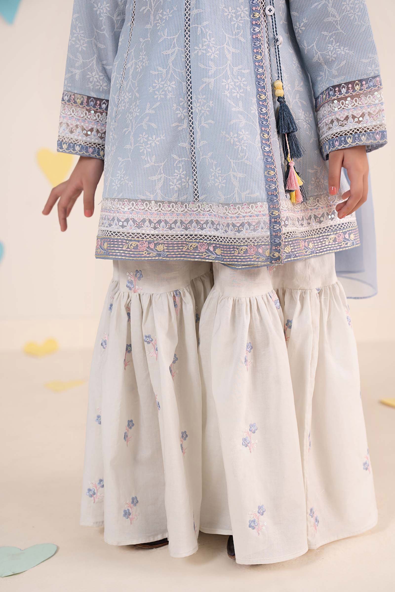 3 Piece Embroidered Lawn Suit - Image 7