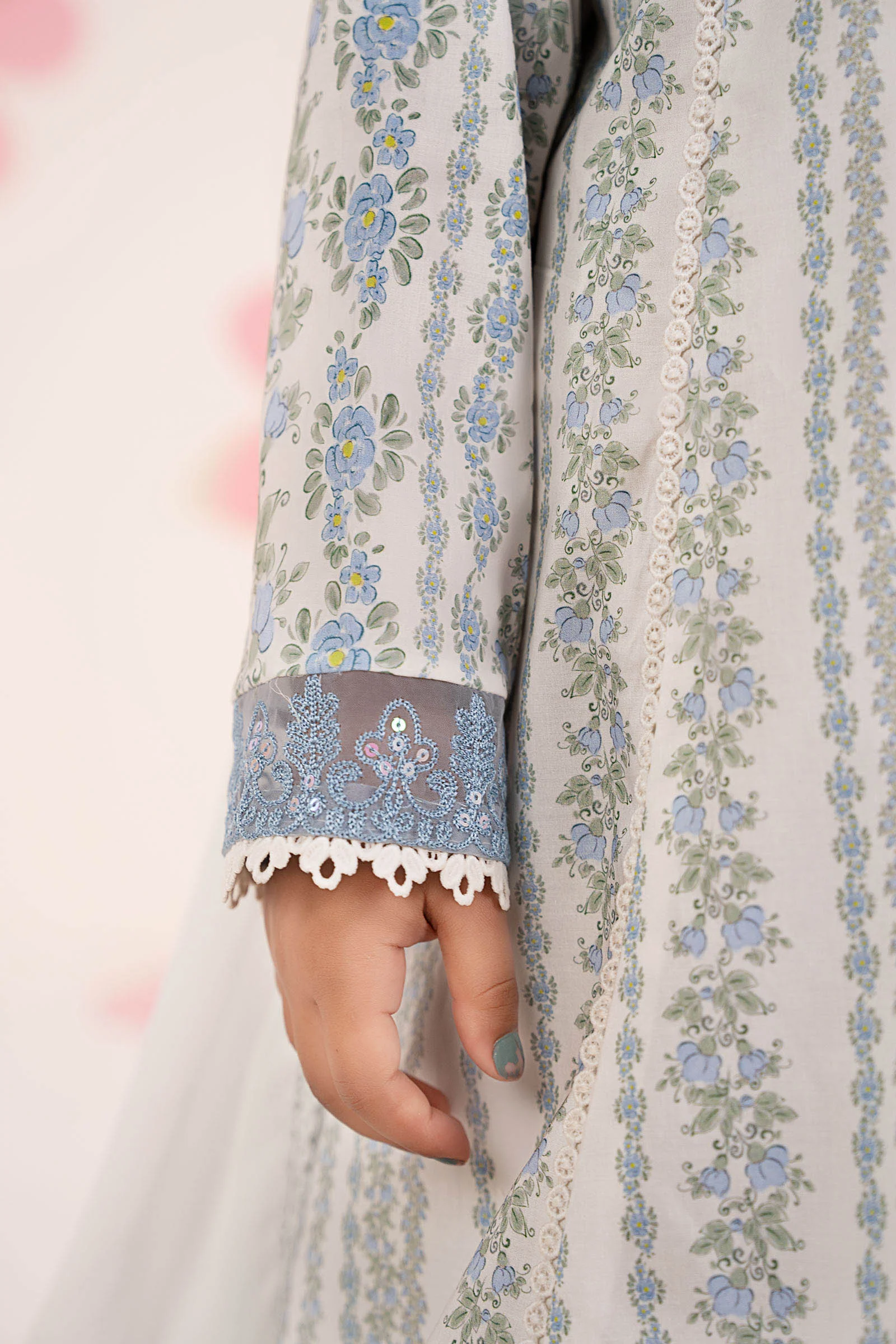 3 Piece Embroidered Lawn Suit - Image 5