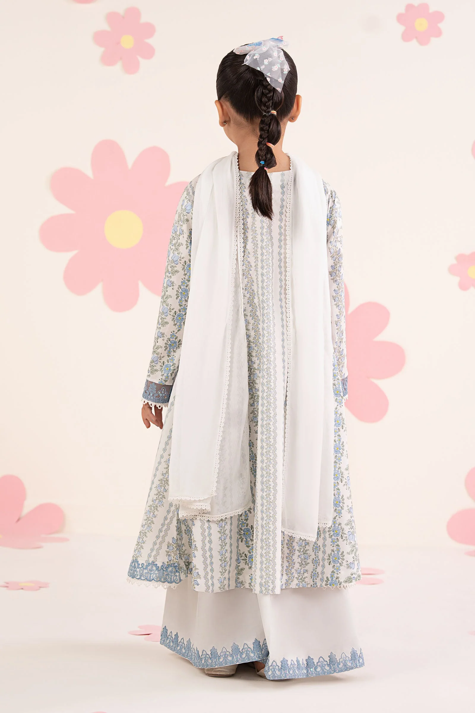 3 Piece Embroidered Lawn Suit - Image 8