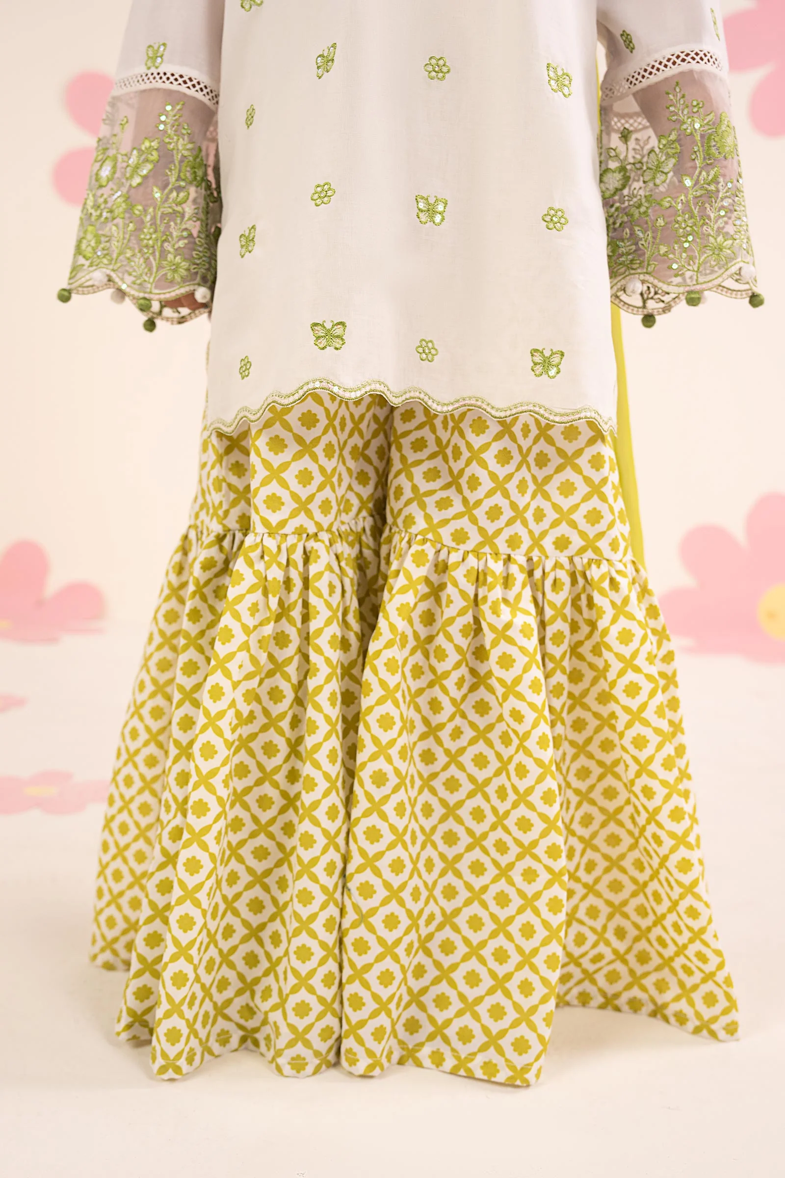 3 Piece Embroidered Lawn Suit - Image 6
