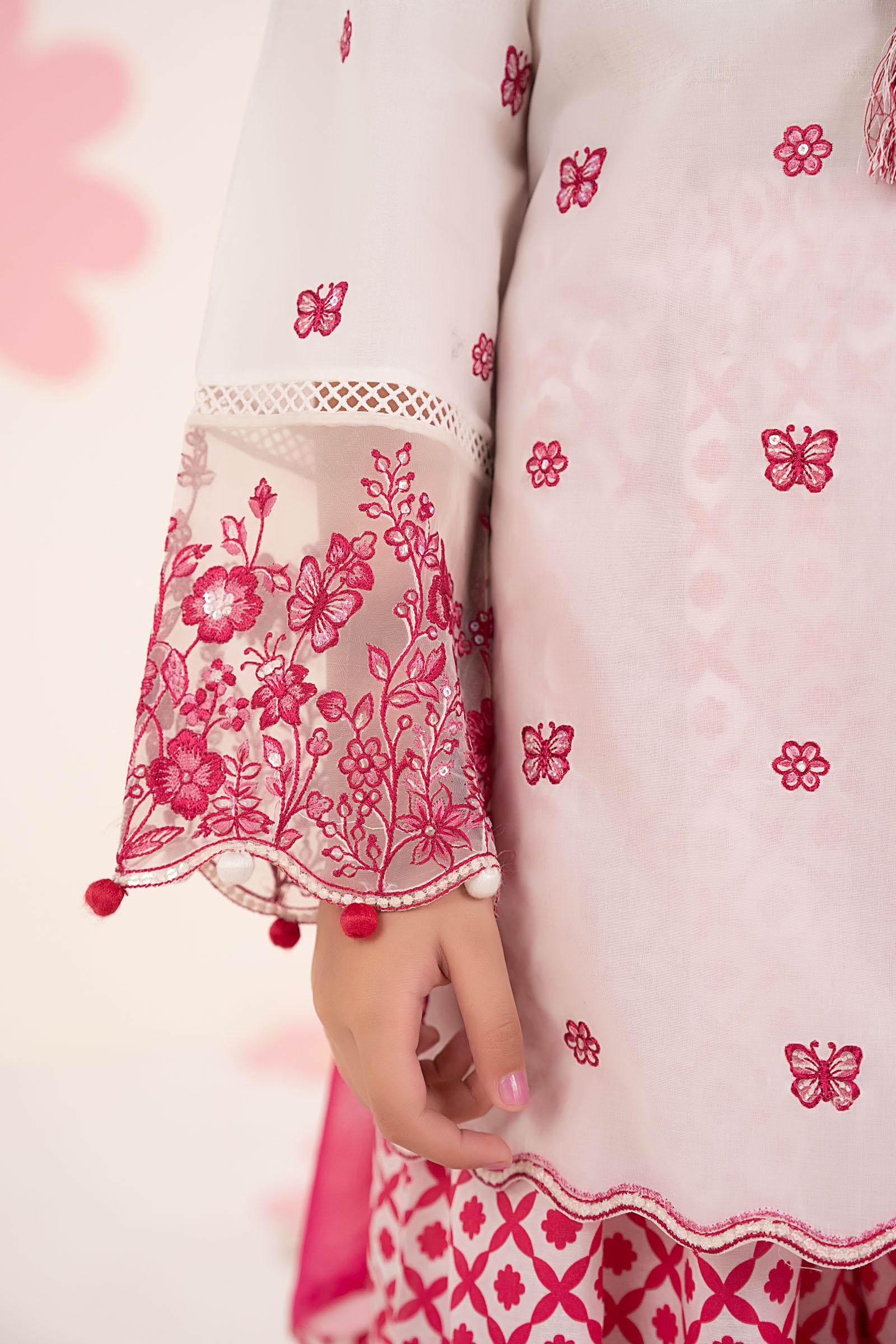 3 Piece Embroidered Lawn Suit - Image 4