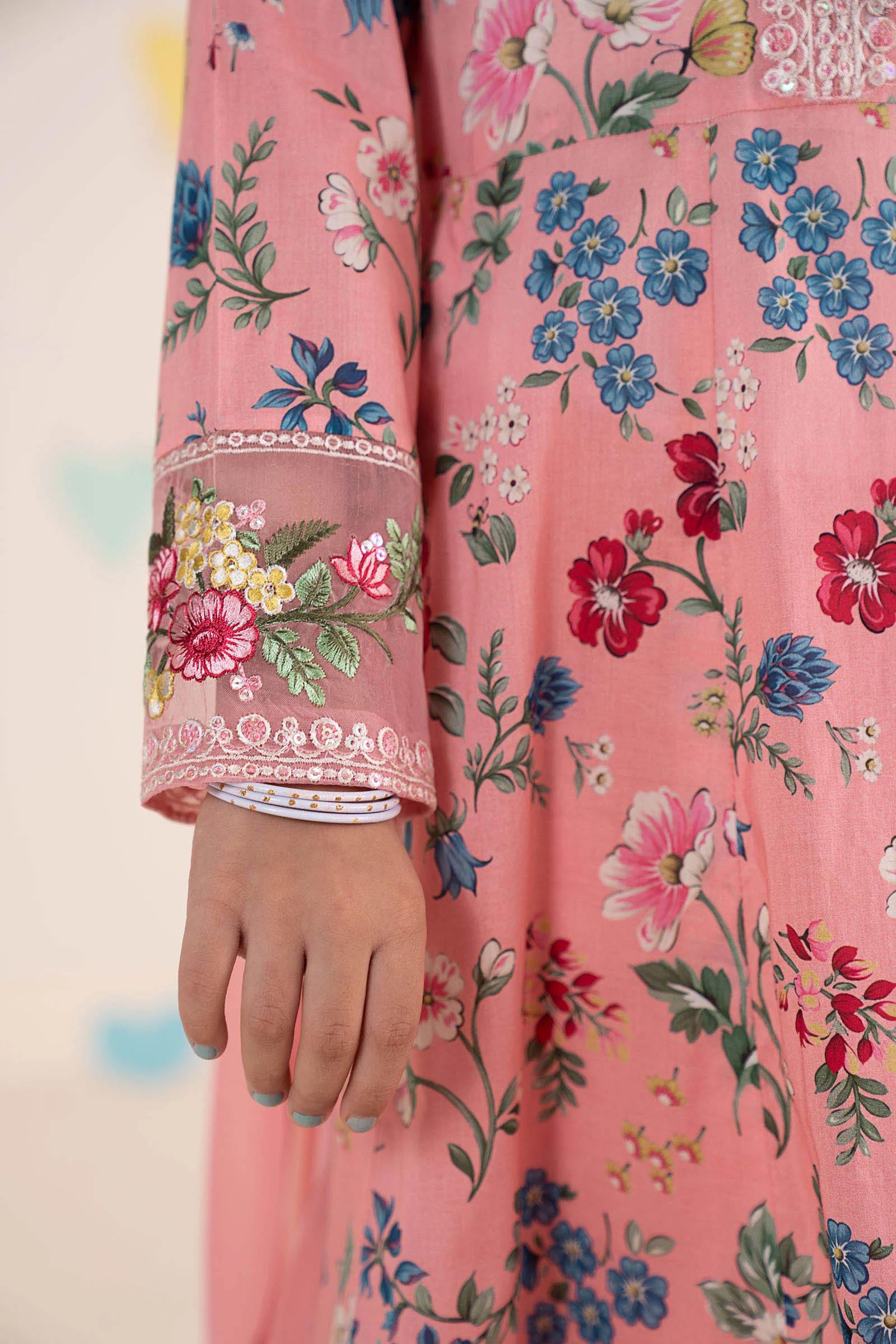 3 Piece Embroidered Lawn Suit - Image 7