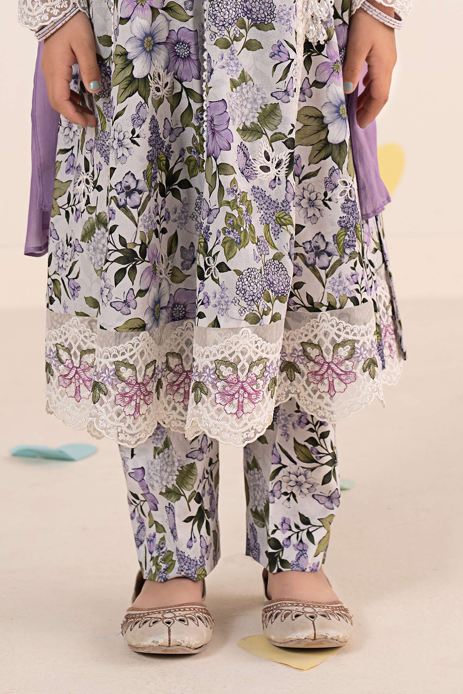3 Piece Embroidered Lawn Suit - Image 8