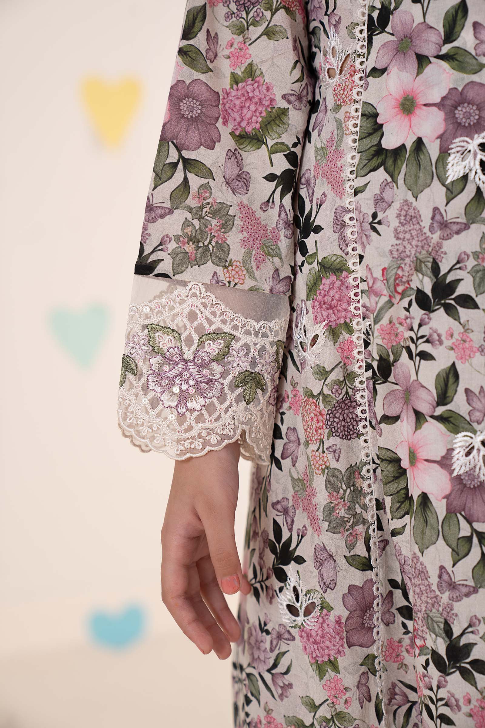 3 Piece Embroidered Lawn Suit - Image 4