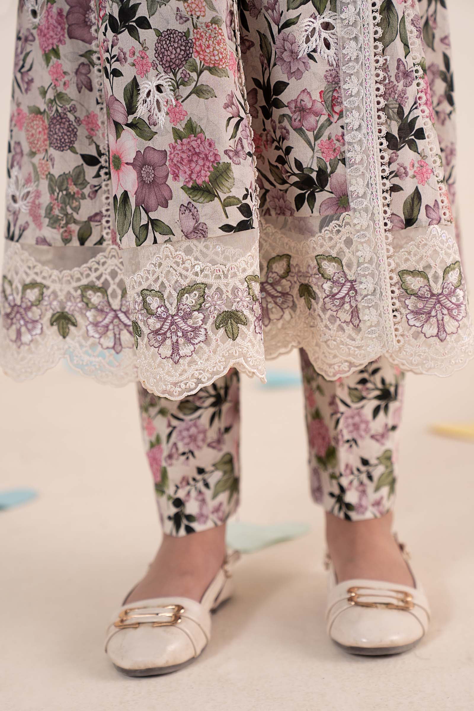 3 Piece Embroidered Lawn Suit - Image 6