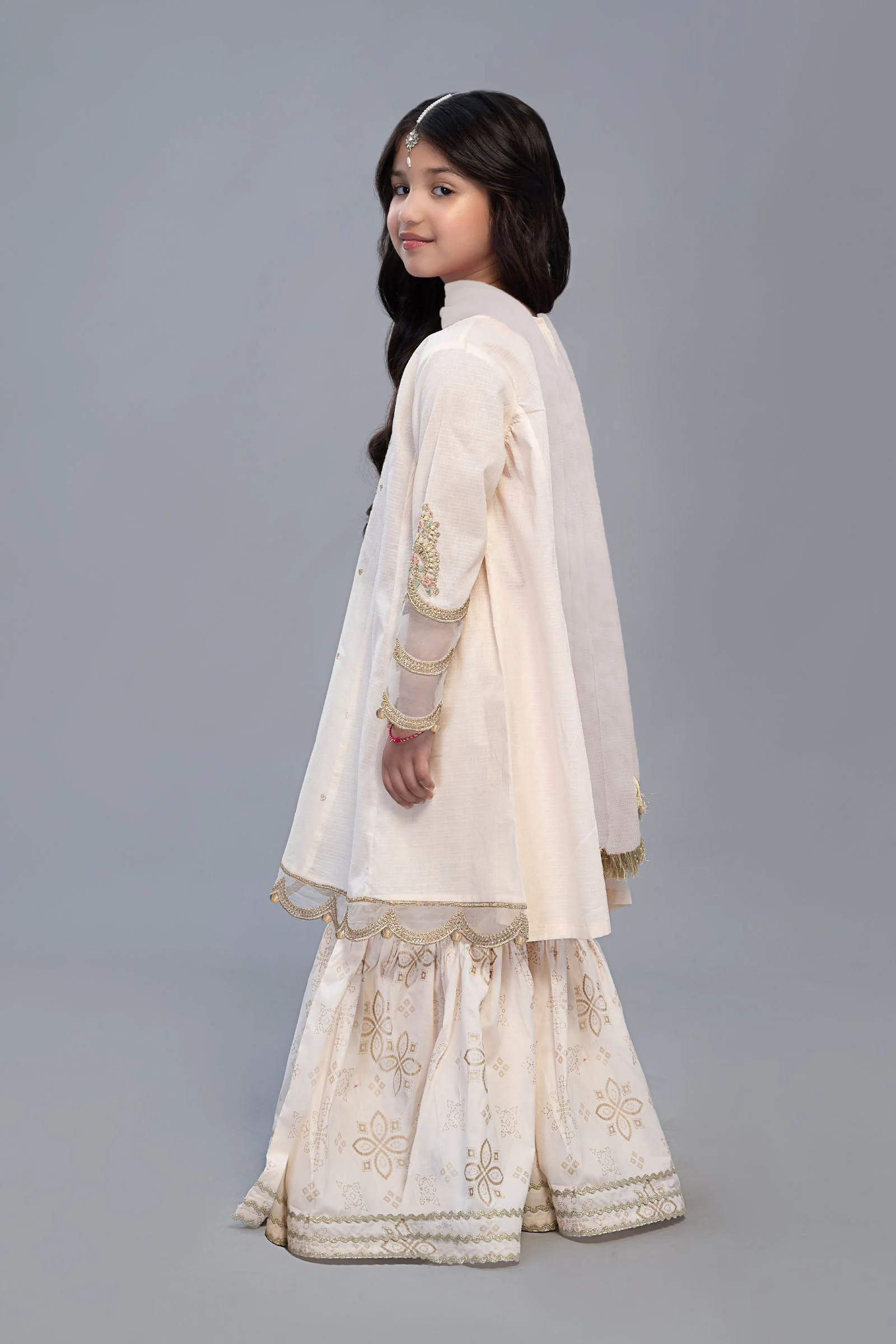 3 Piece Embroidered Lawn Suit - Image 4