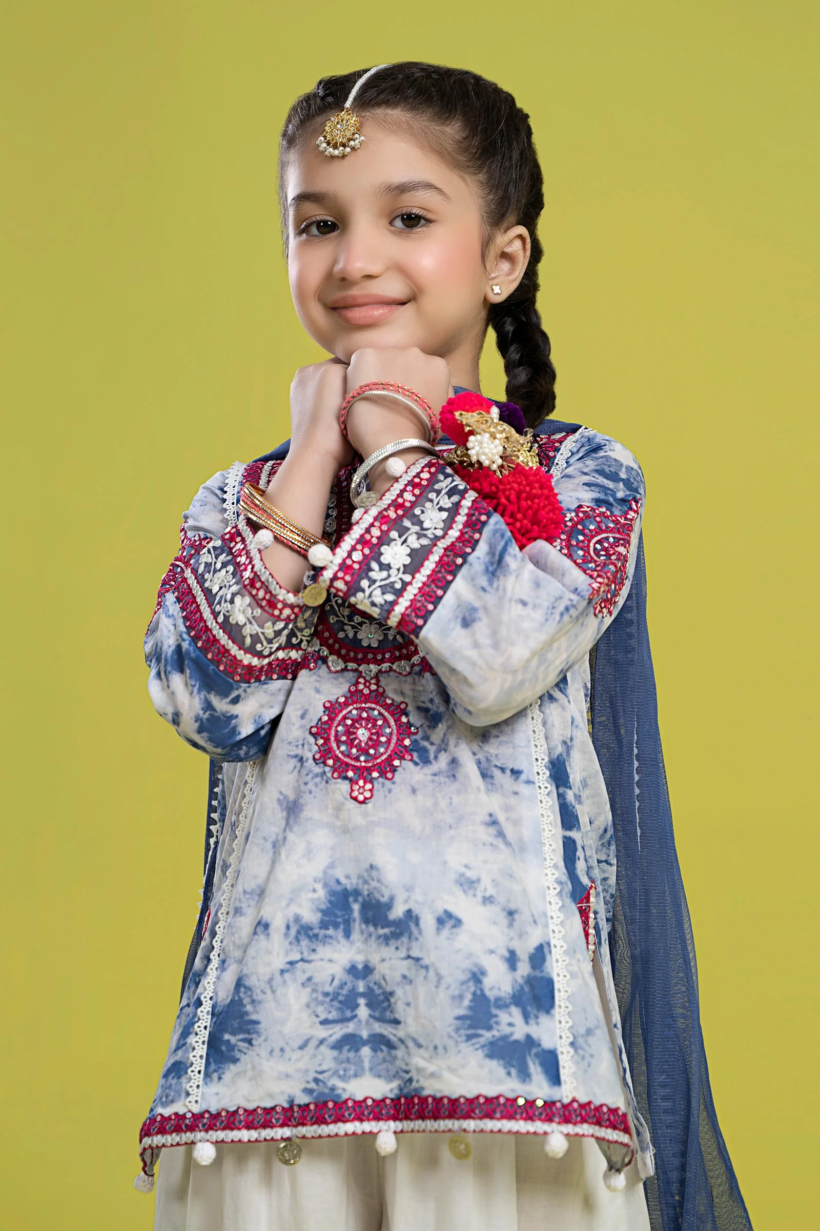 3 Piece Embroidered Lawn Suit - Image 3