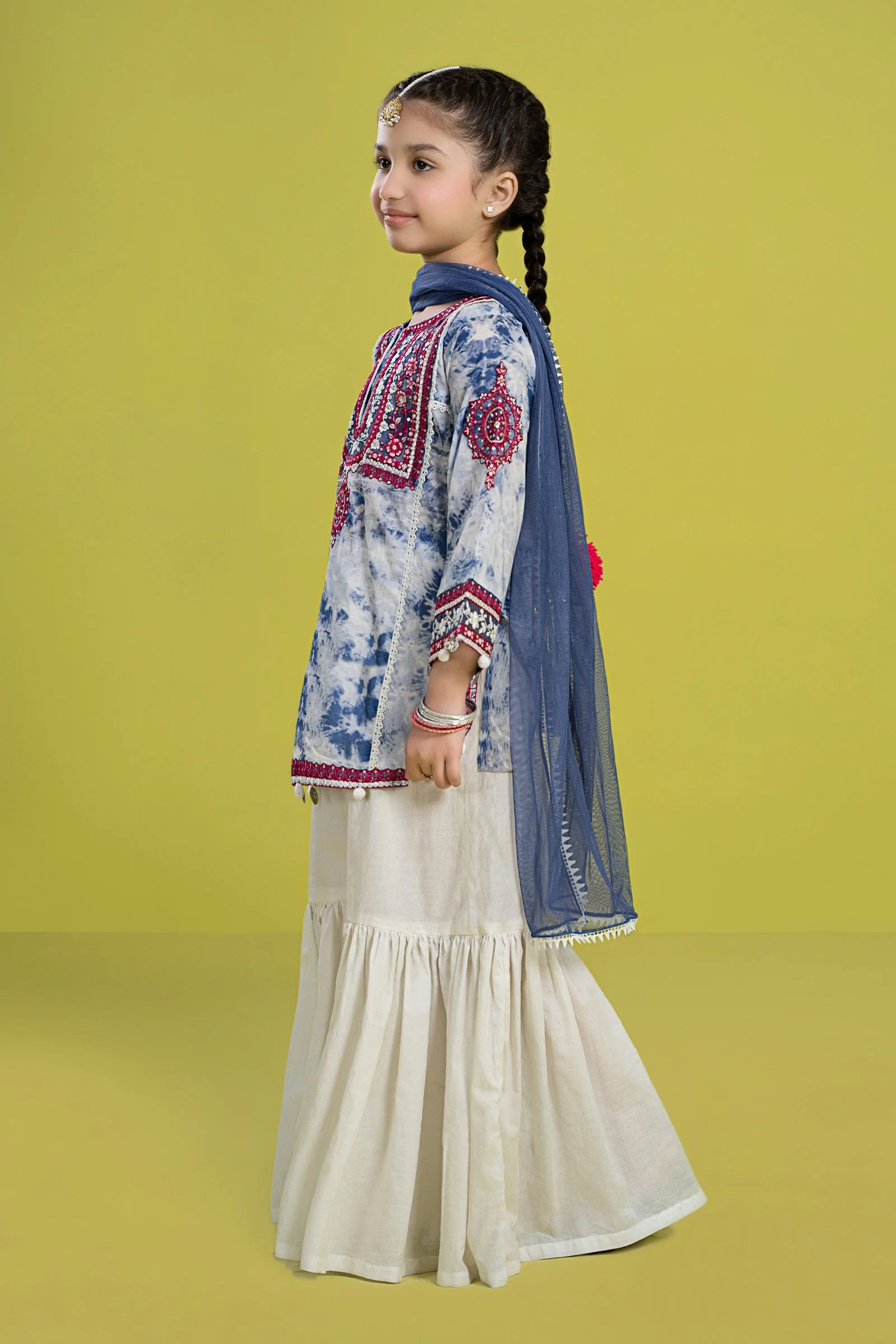 3 Piece Embroidered Lawn Suit - Image 4