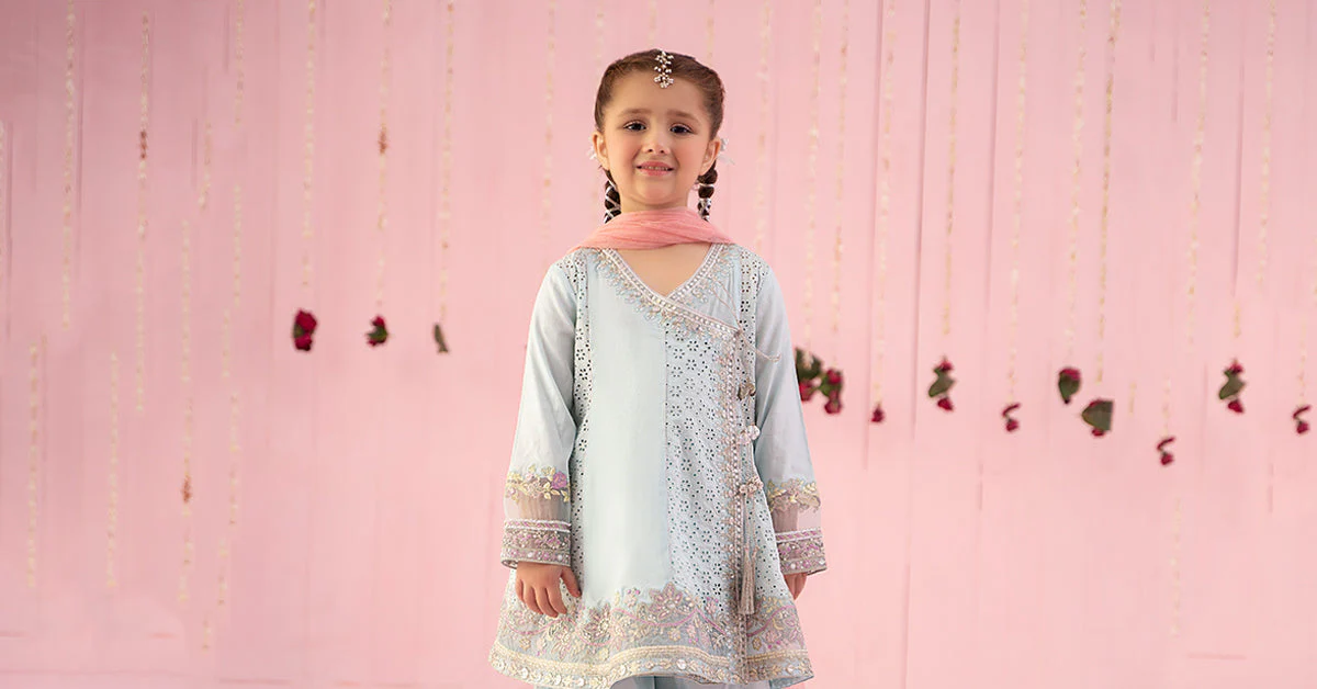 3 Piece Embroidered Lawn Suit - Image 7