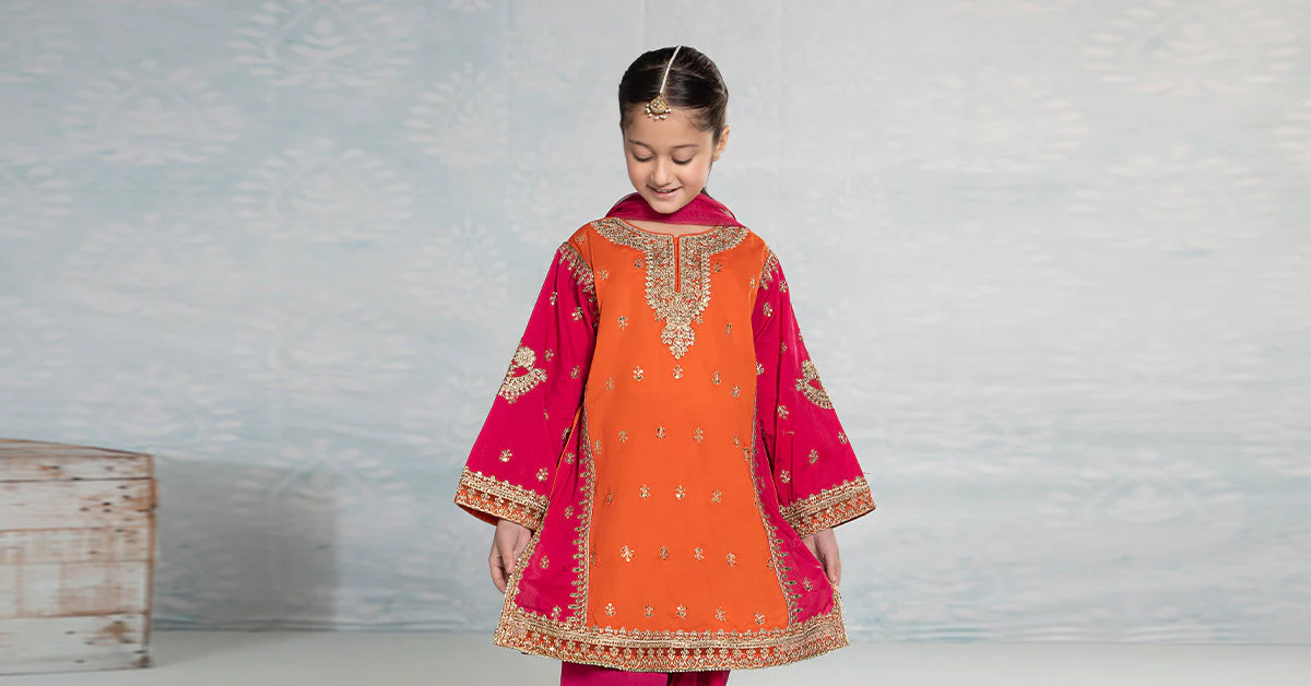 3 Piece Embroidered Lawn Suit - Image 8
